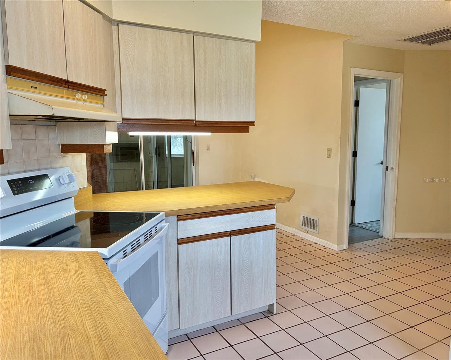 Under Cabinet Lighting - 8123 BESSEMER AVE, NORTH PORT