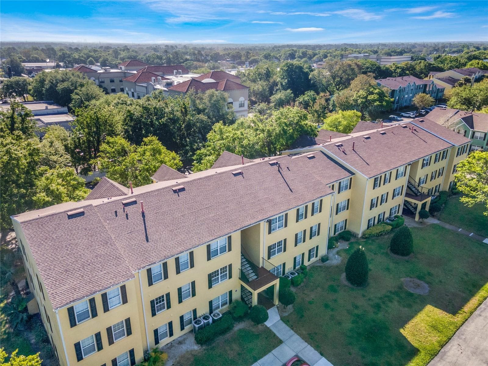 Condominium at 2071 DIXIE BELLE DR #2071M, ORLANDO, photo 2 of 13