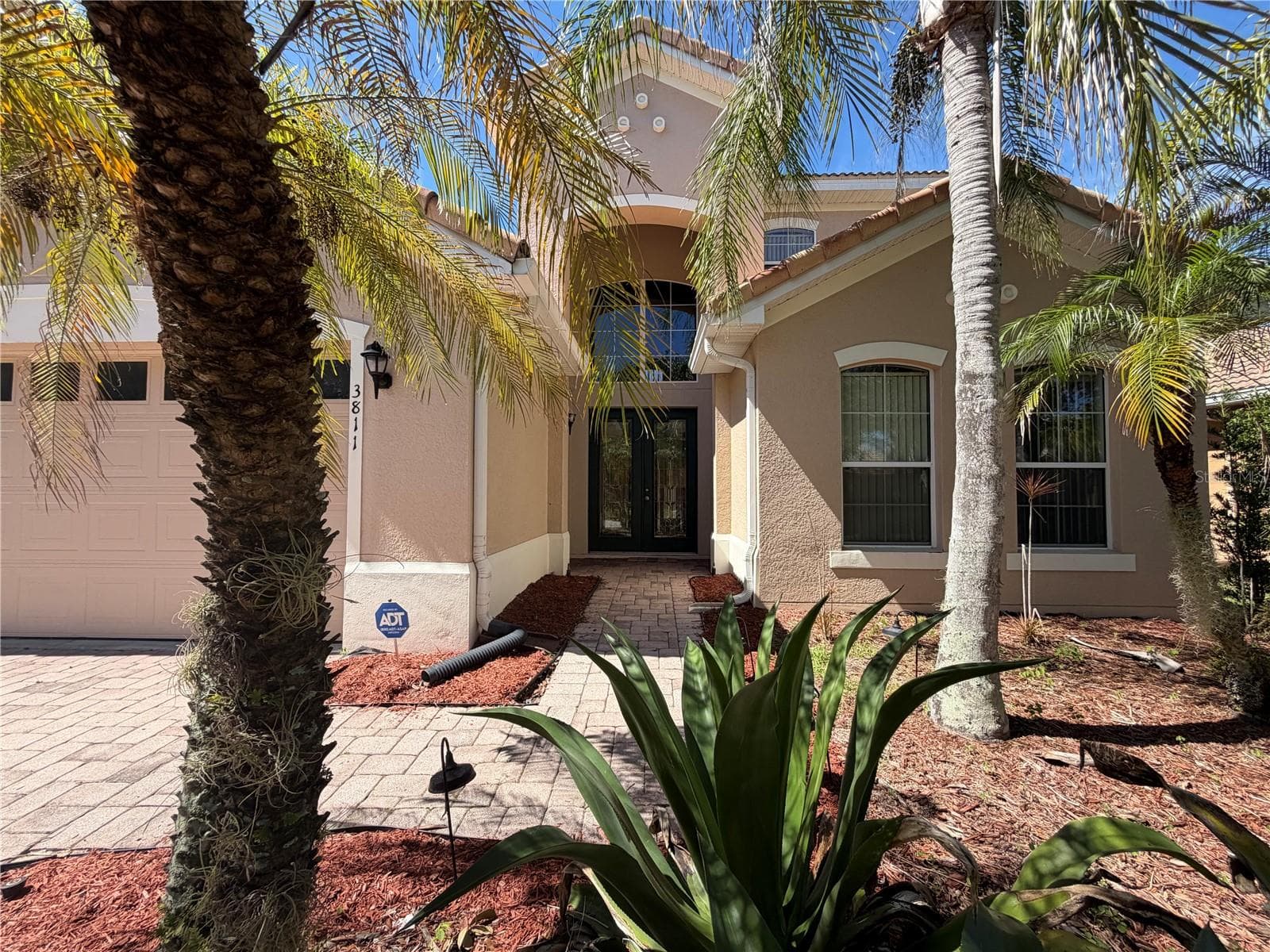 3811 EAGLE ISLES CIR
