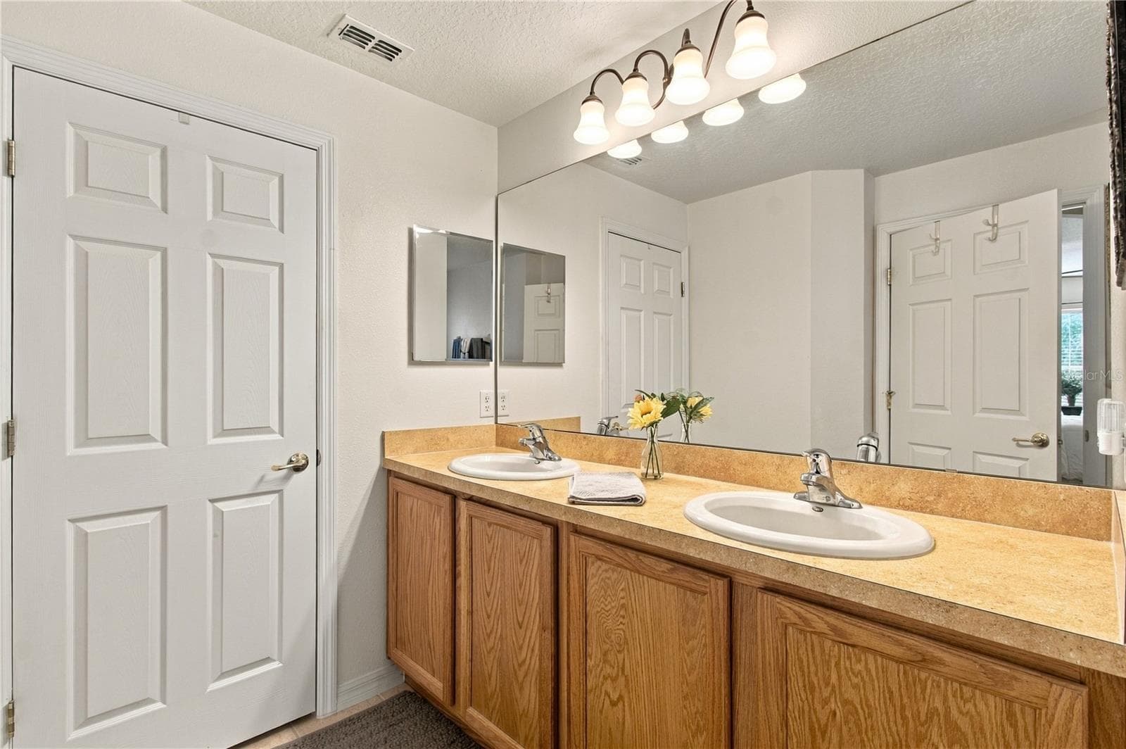 DUAL SINKS - 516 GRAND CANAL DR, POINCIANA