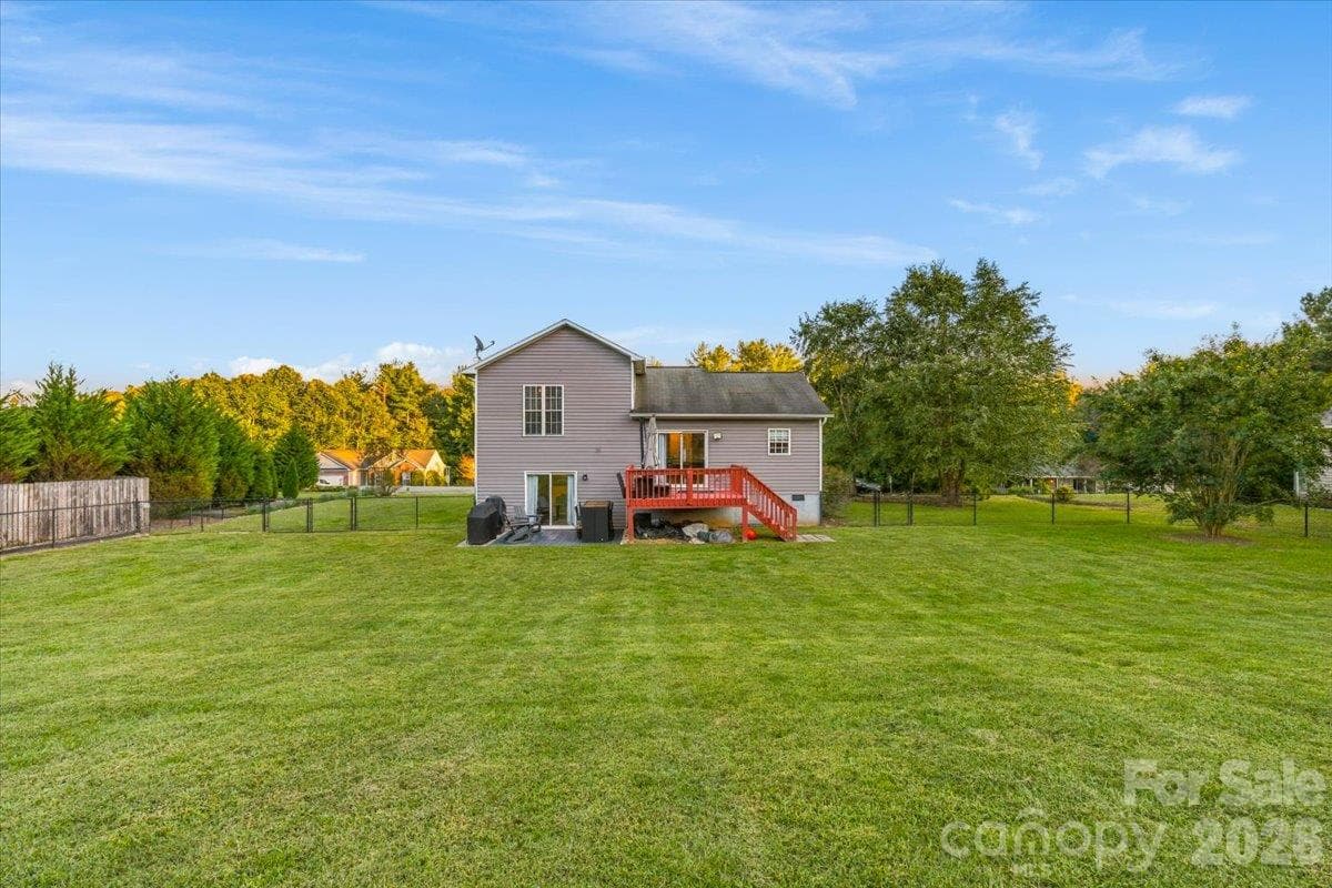 Fully Fenced! - 106 S River Glen Drive, Morganton