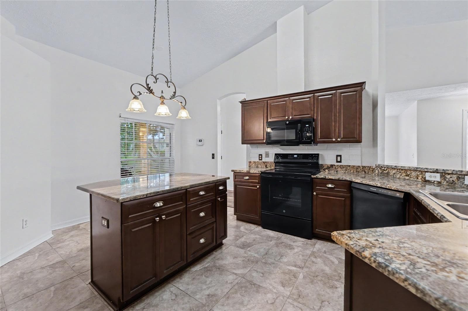 Single Family Residence at 11211 ANDY DR, RIVERVIEW, photo 11 of 27