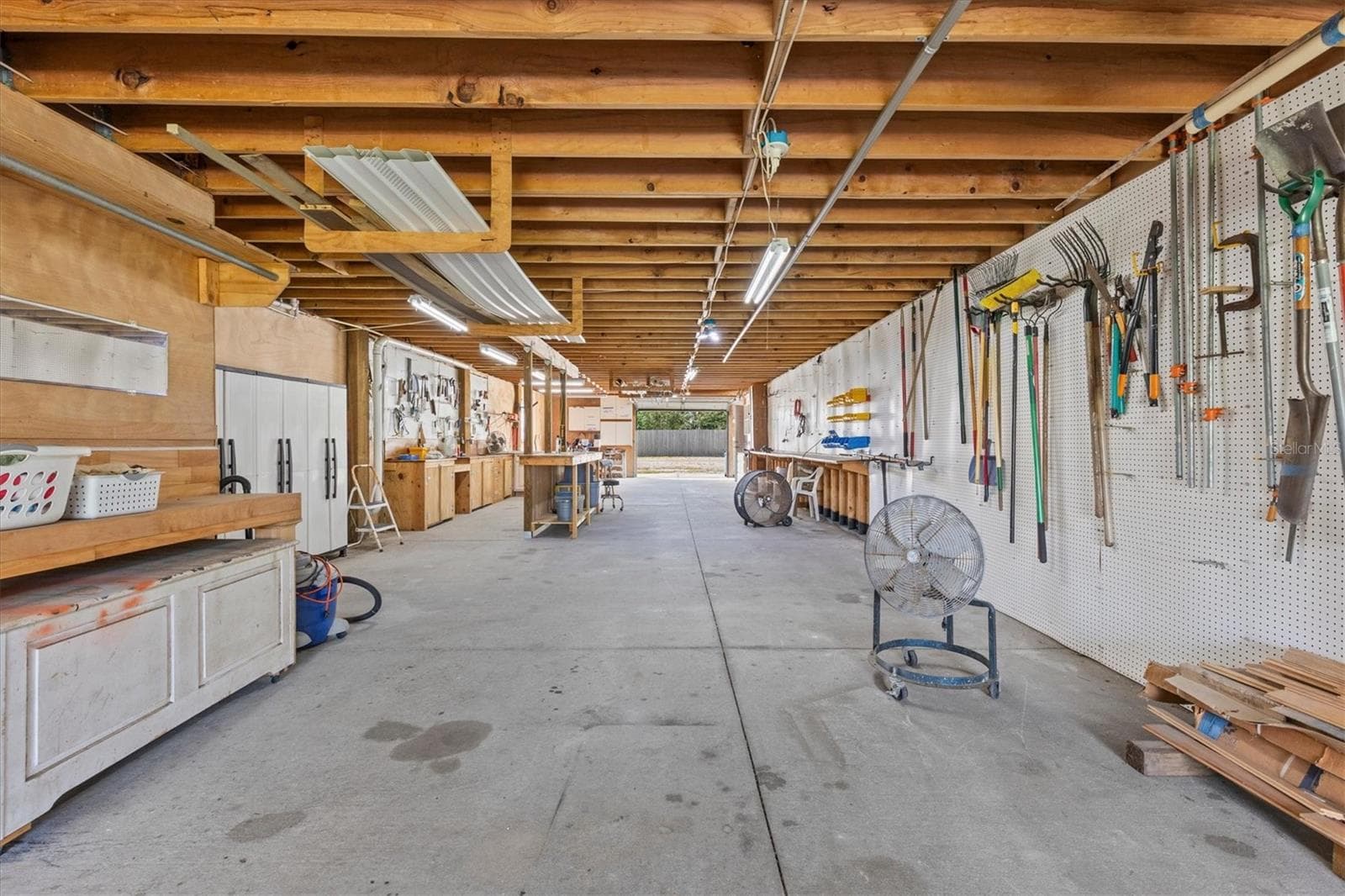 Workshop - 195 SPRING LAKE HWY, BROOKSVILLE