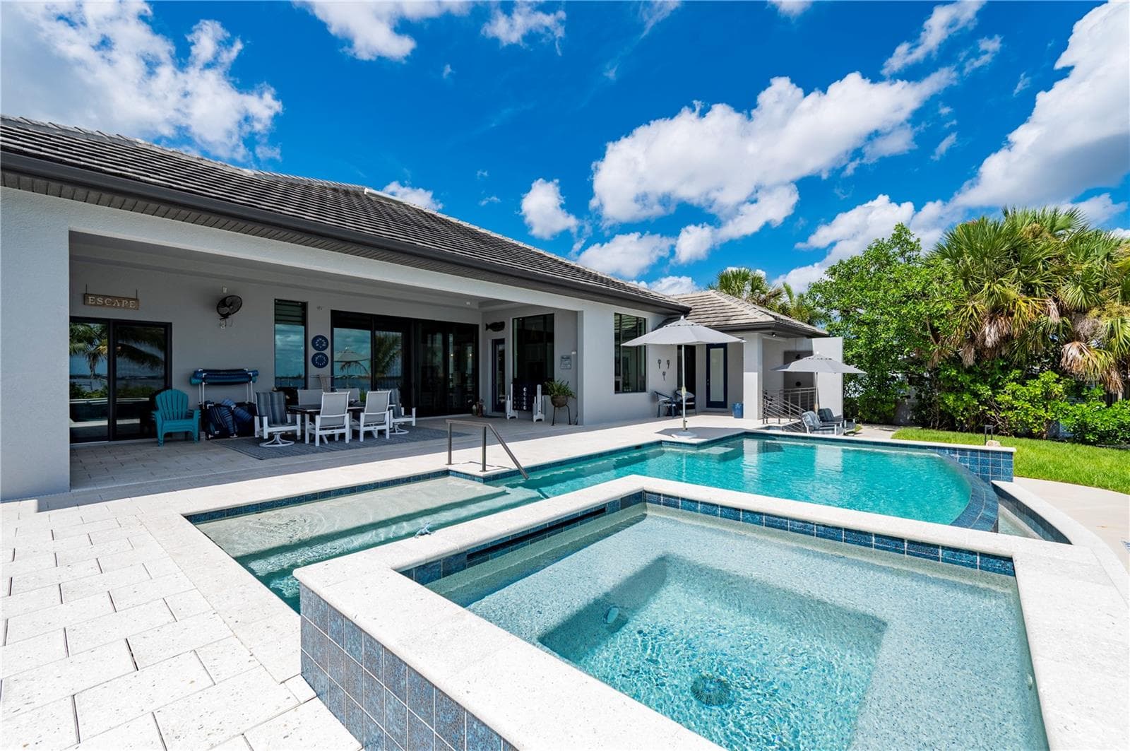 Infinity Pool with hot tub - 25462 SHORE DR, PUNTA GORDA