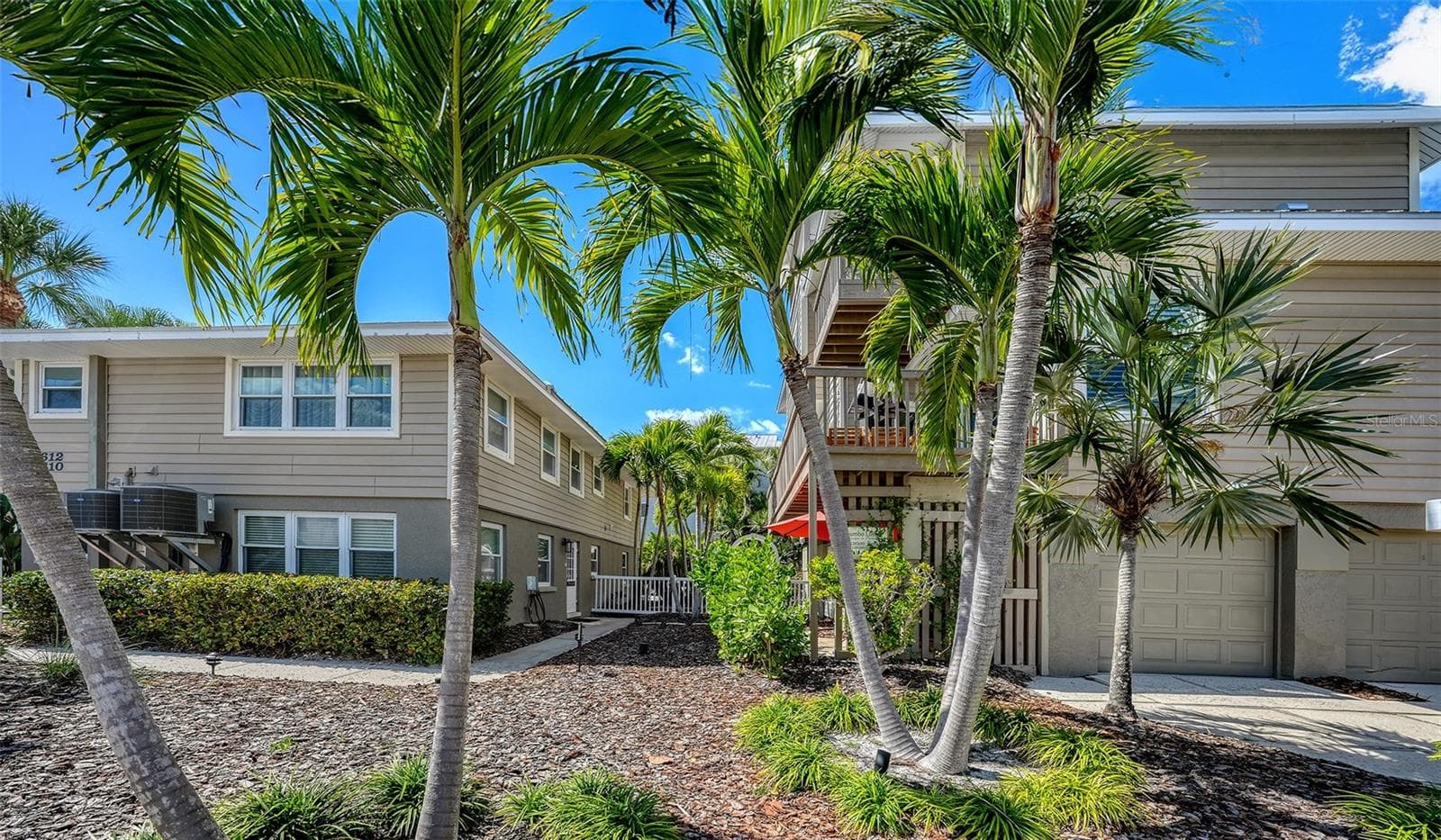Duplex at 662 CALLE DEL OTONO, SARASOTA, photo 11 of 100