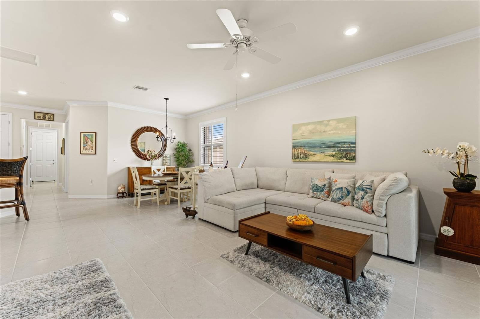 Crown molding! - 18831 LANUVIO ST, VENICE