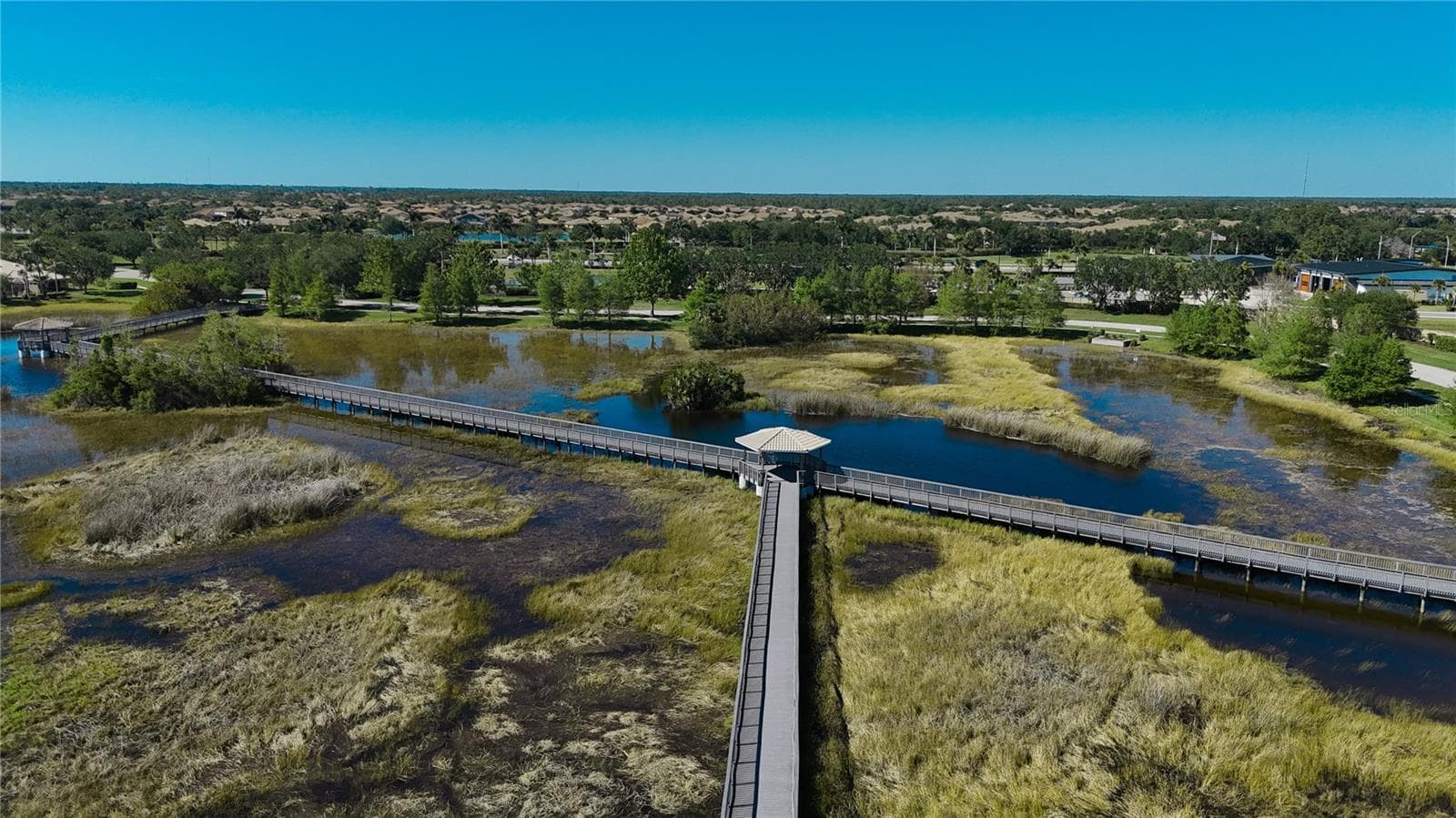 Great spot to walk within the community and see wildlife - 18831 LANUVIO ST, VENICE