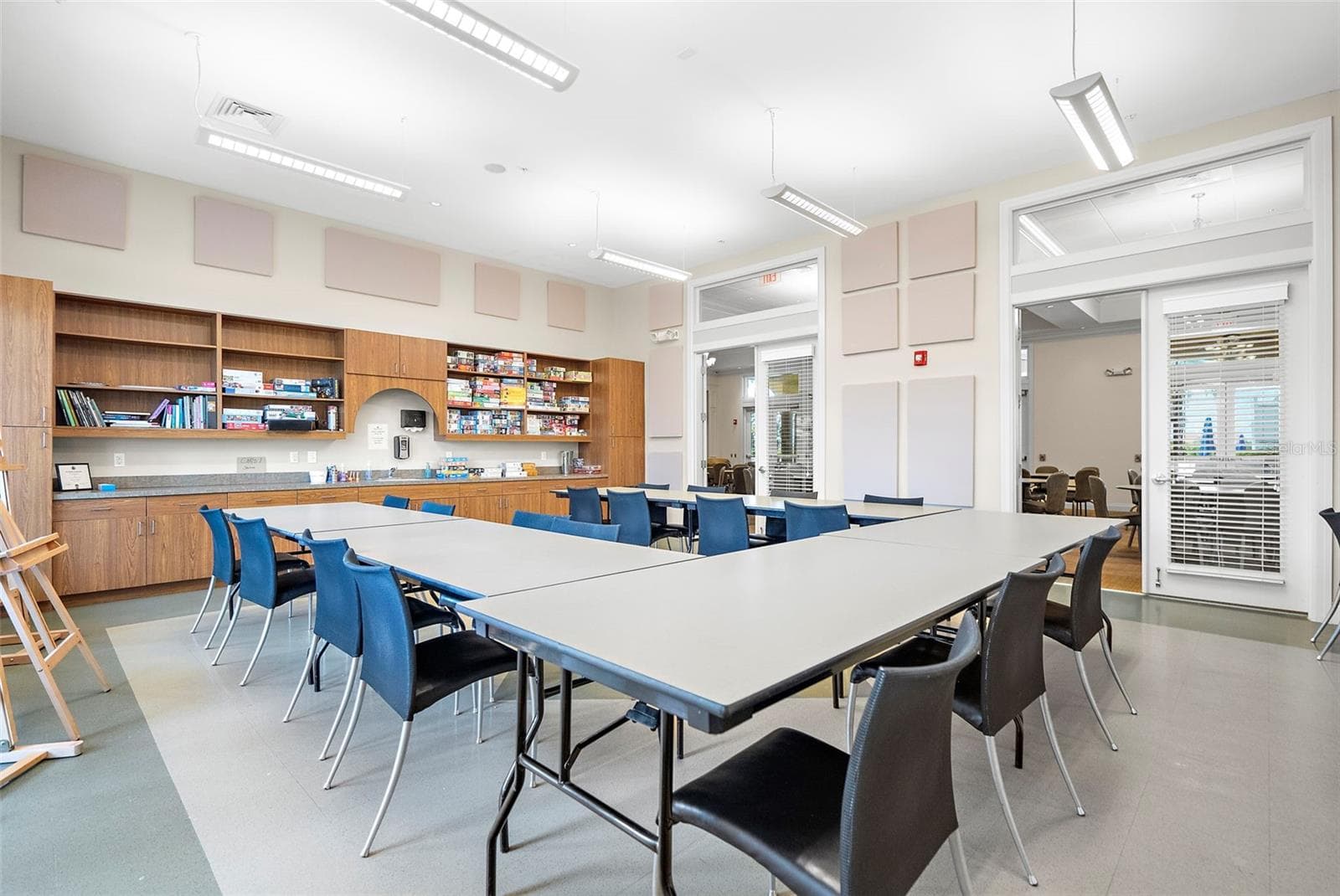 Craft room in resort center - 18831 LANUVIO ST, VENICE