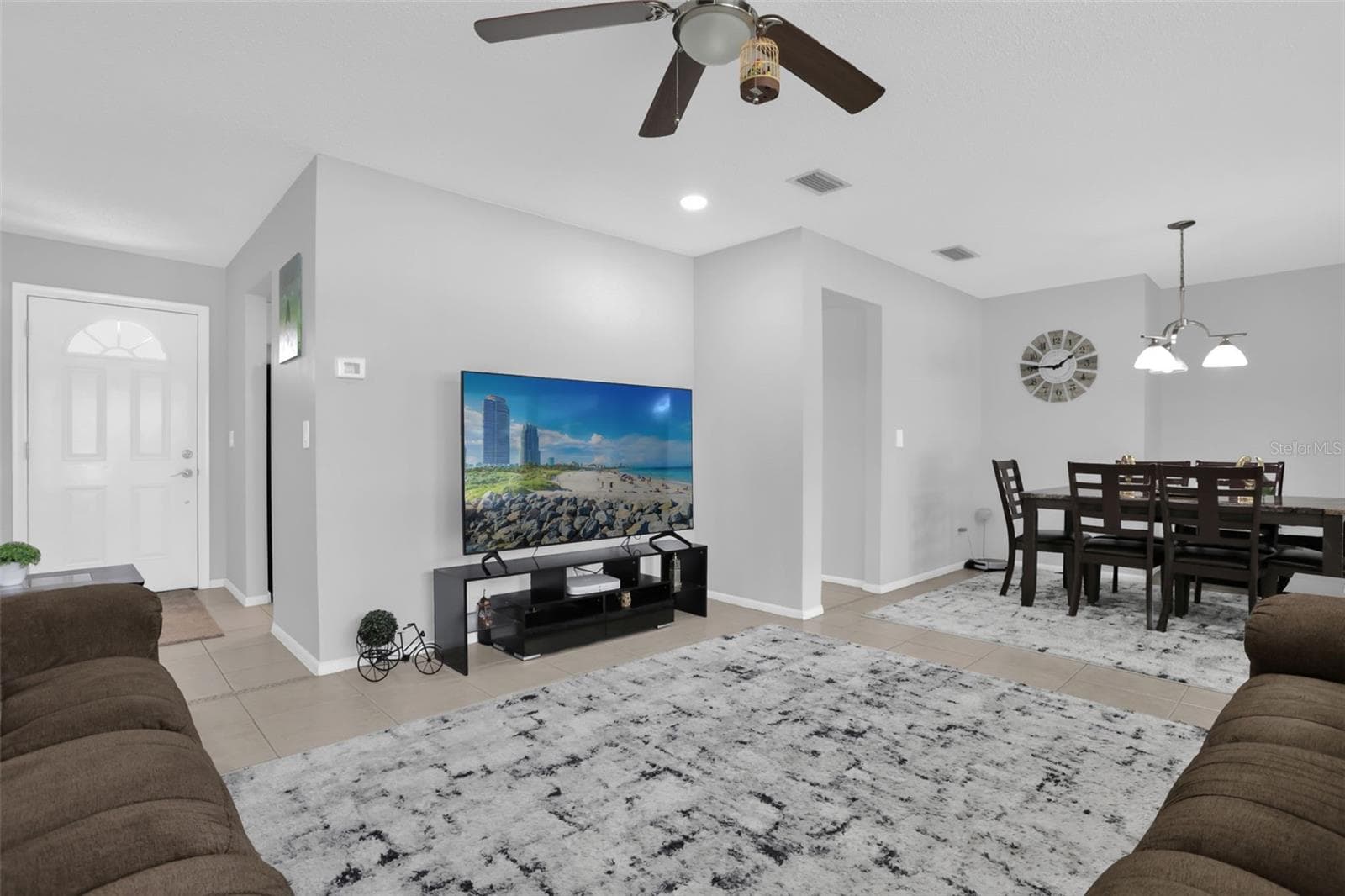 Single Family Residence at 14 APPLE HILL HOLW, CASSELBERRY, photo 6 of 33