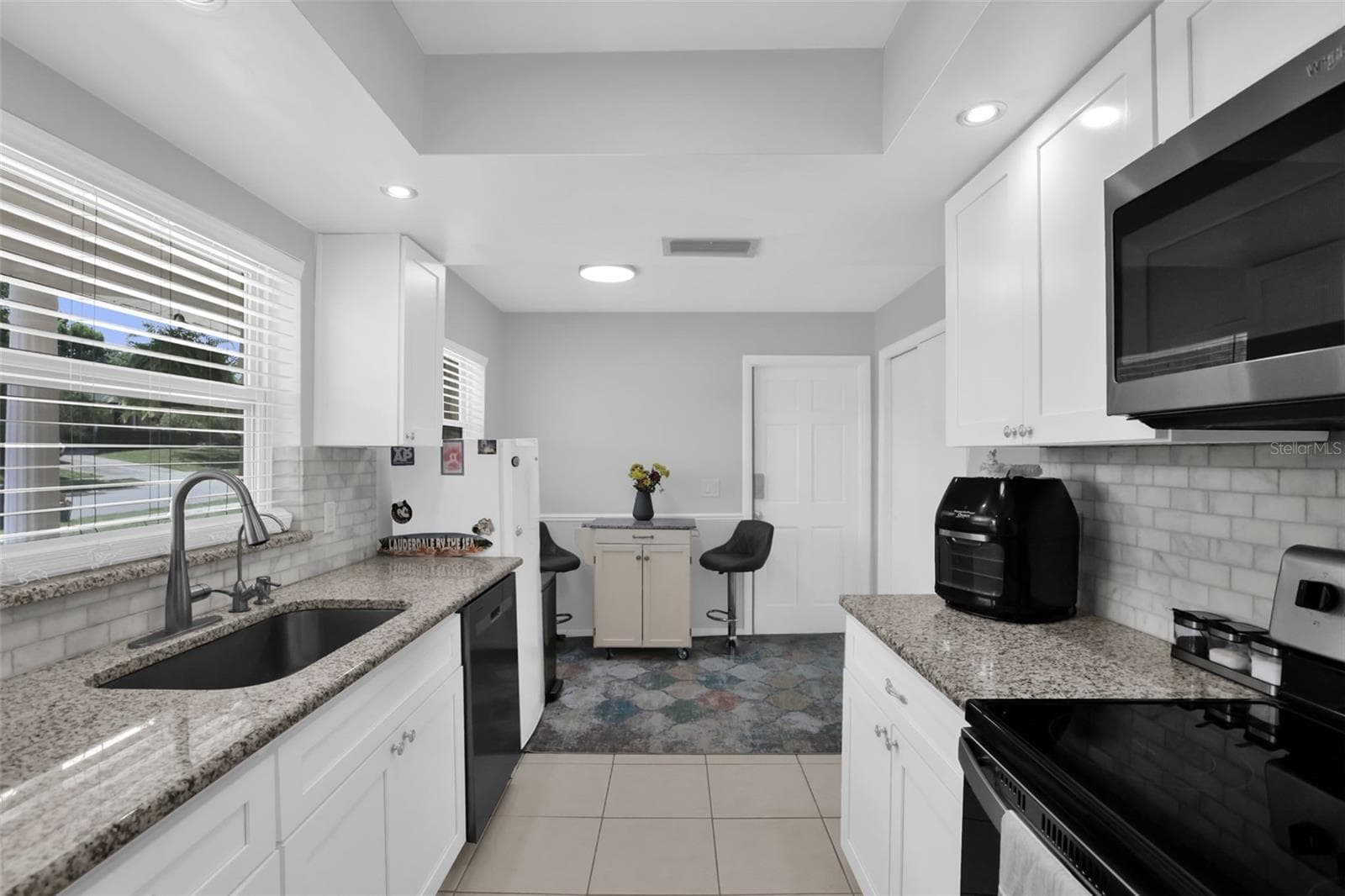 Single Family Residence at 14 APPLE HILL HOLW, CASSELBERRY, photo 10 of 33