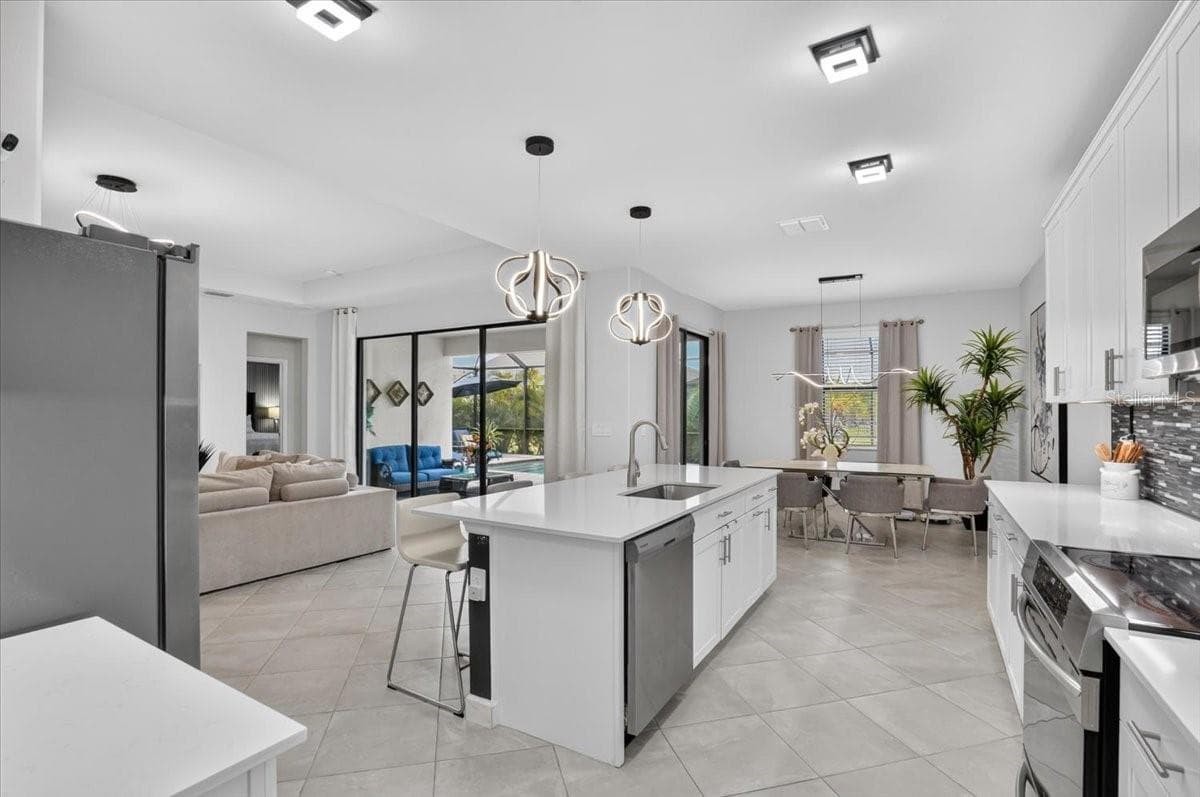 Single Family Residence at 4970 OYSTER PEARL ST, LAKEWOOD RANCH, photo 14 of 104