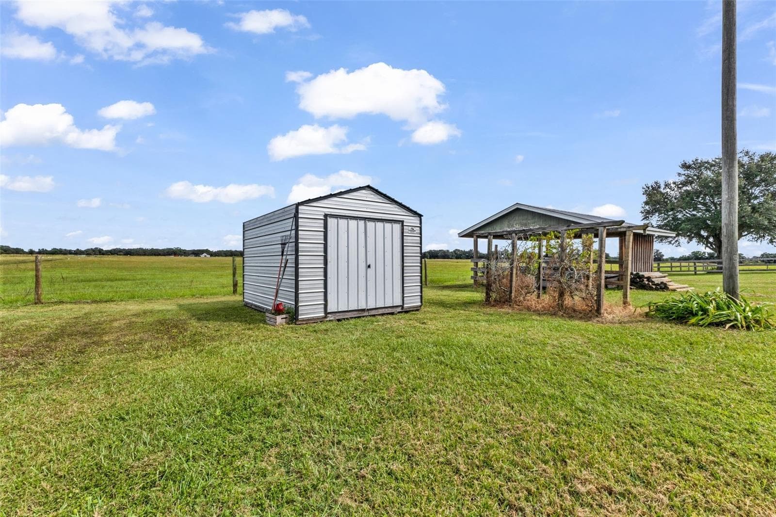 Shed and pole barn. - 3682 NW LIMESTONE HEIGHTS ST, ARCADIA