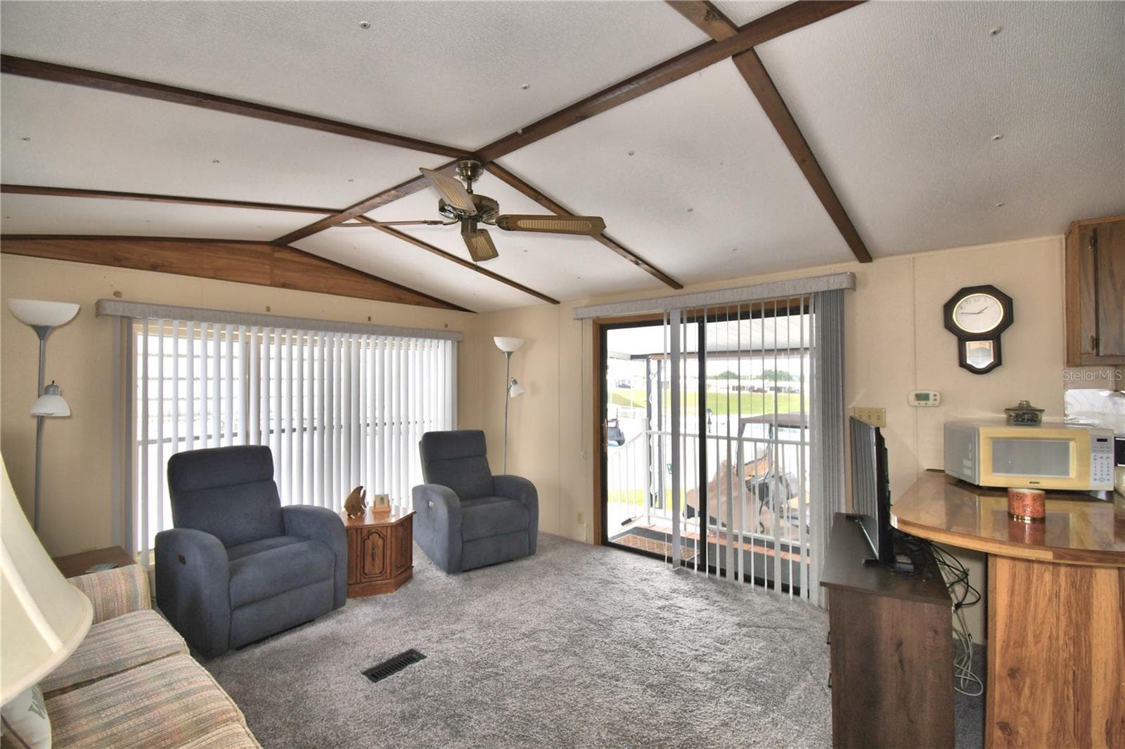 Manufactured Home at 251 PATTERSON RD #D4, HAINES CITY, photo 7 of 40