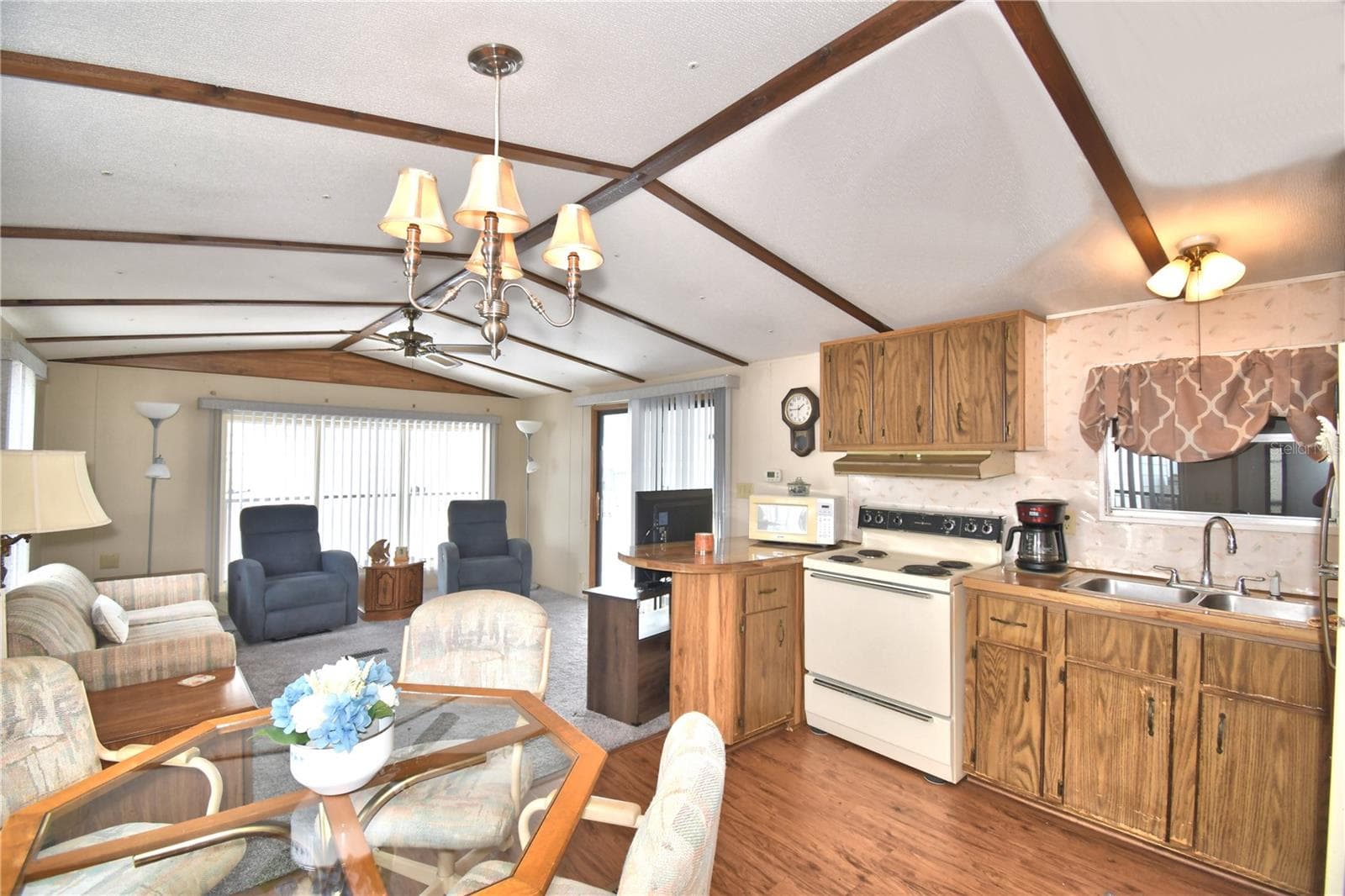 Manufactured Home at 251 PATTERSON RD #D4, HAINES CITY, photo 8 of 40