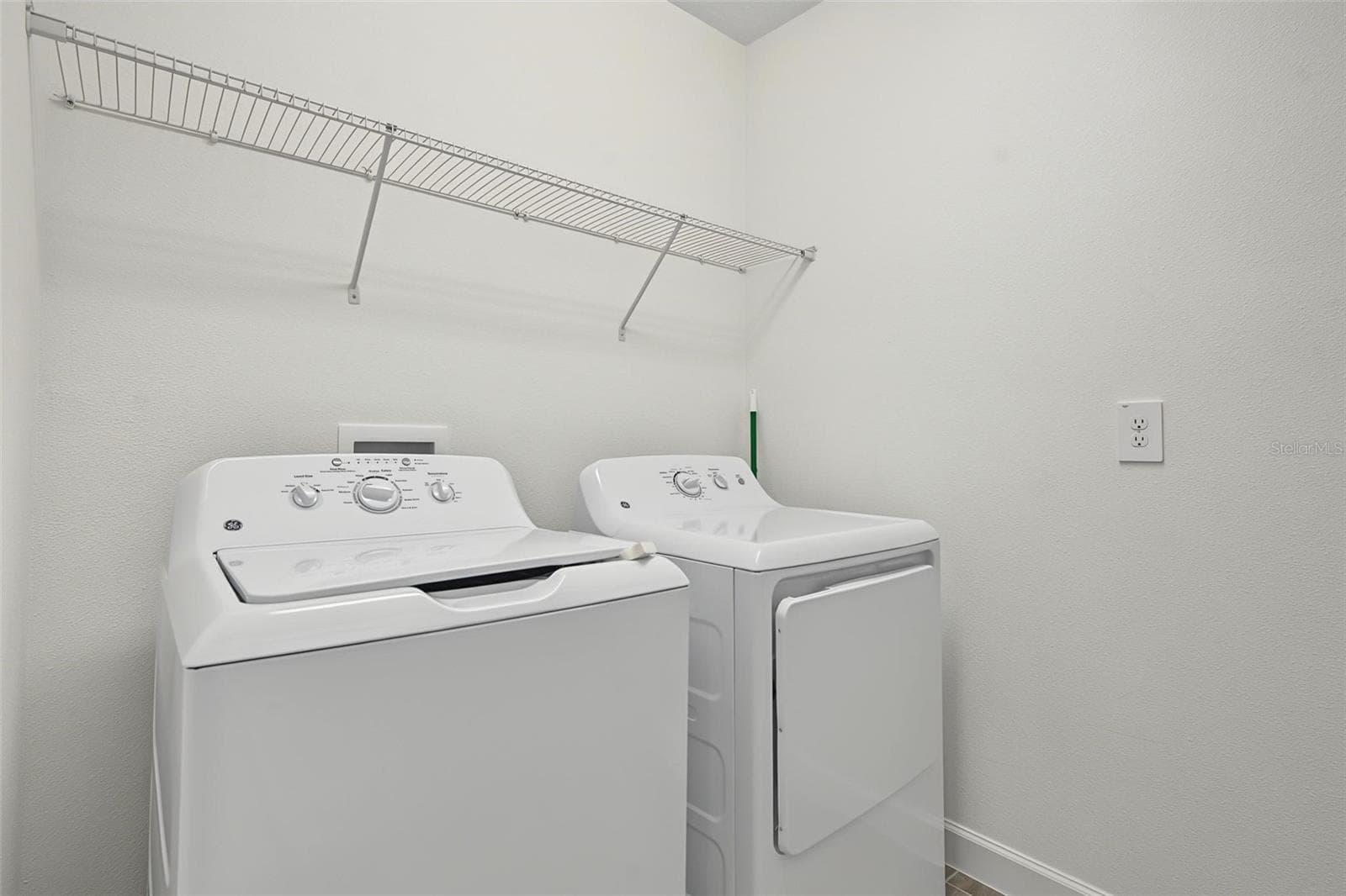 laundry room - 32062 GRIFFIN SANDS LN, SAN ANTONIO