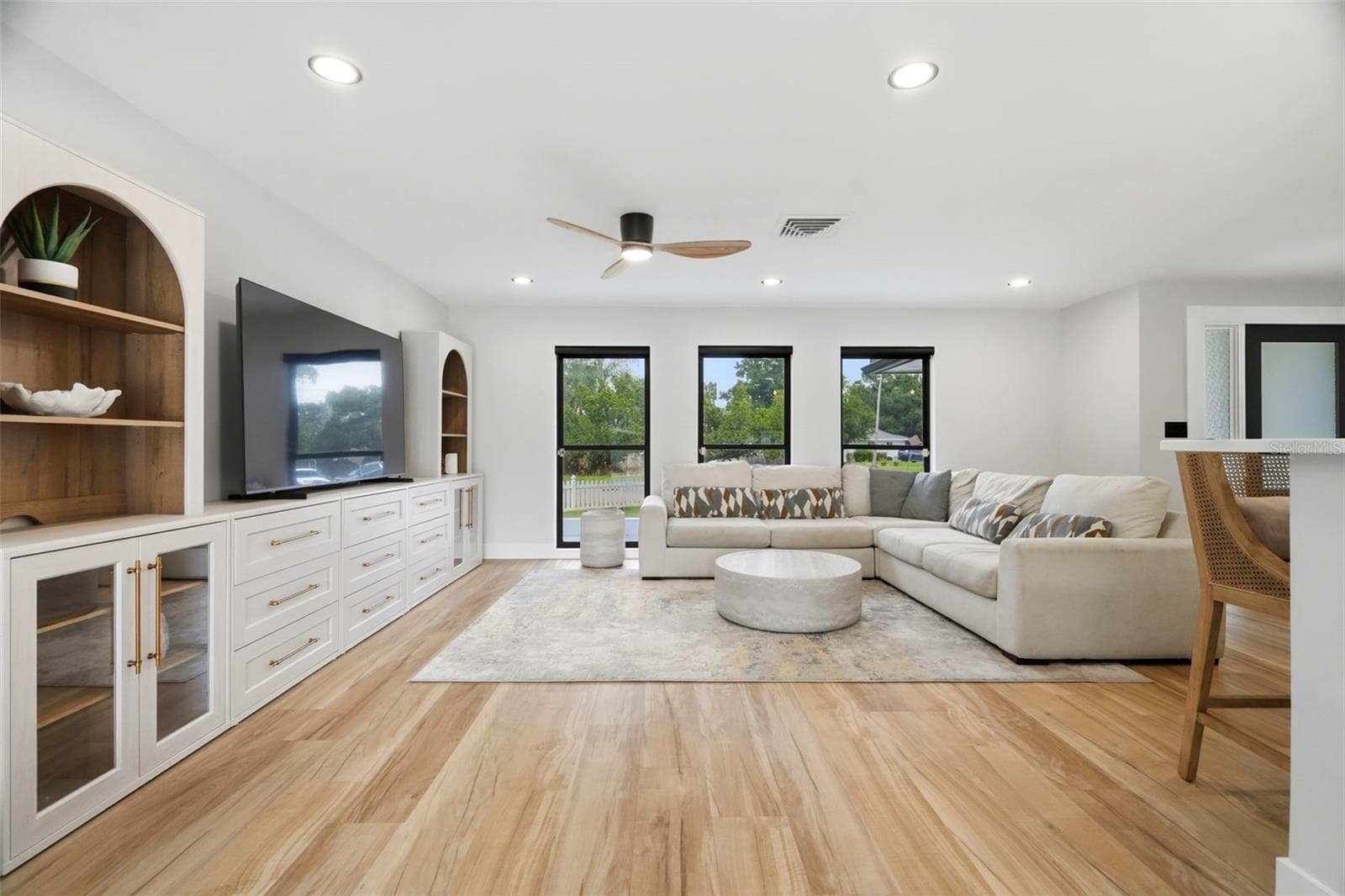 Living Room with Electronic Blinds - 330 PATICA RD NE, ST PETERSBURG
