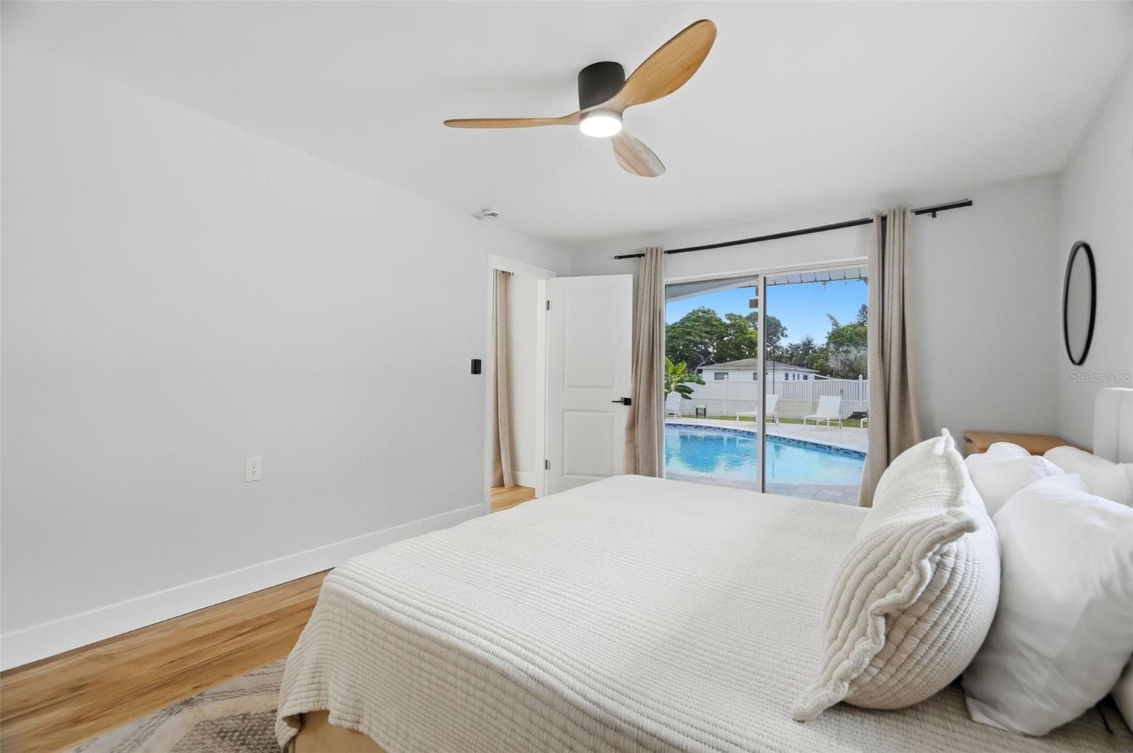 Primary Bedroom with Sider to the Pool - 330 PATICA RD NE, ST PETERSBURG