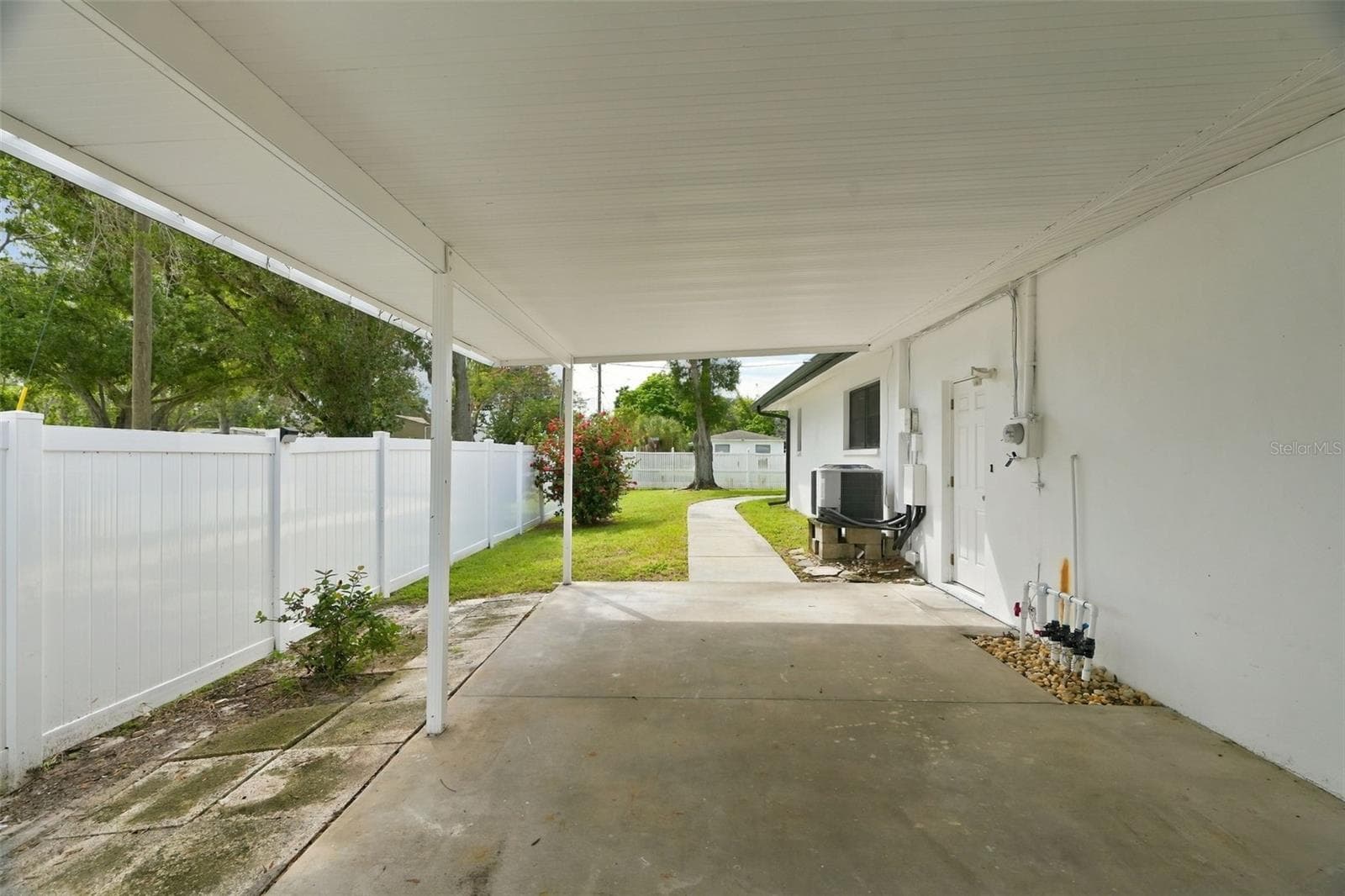 Bonus Carport Area for a golf cart or boat - 330 PATICA RD NE, ST PETERSBURG