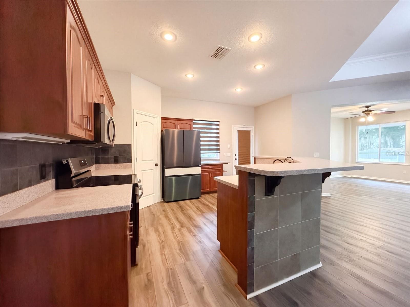 Single Family Residence at 219 WILLOW BEND PKWY, LUTZ, photo 6 of 28