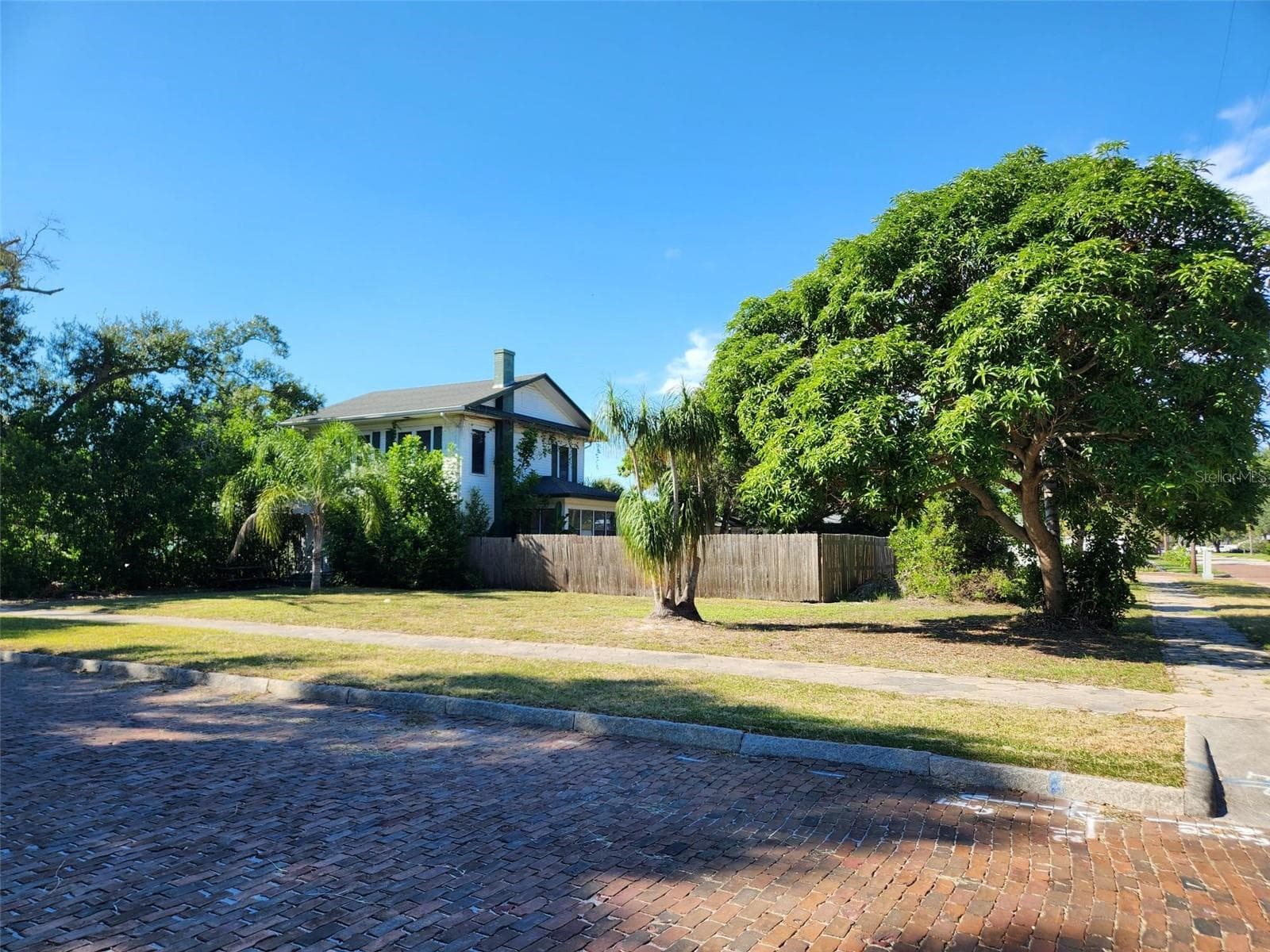 Single Family Residence at 4815 3RD AVE N, ST PETERSBURG, photo 6 of 10