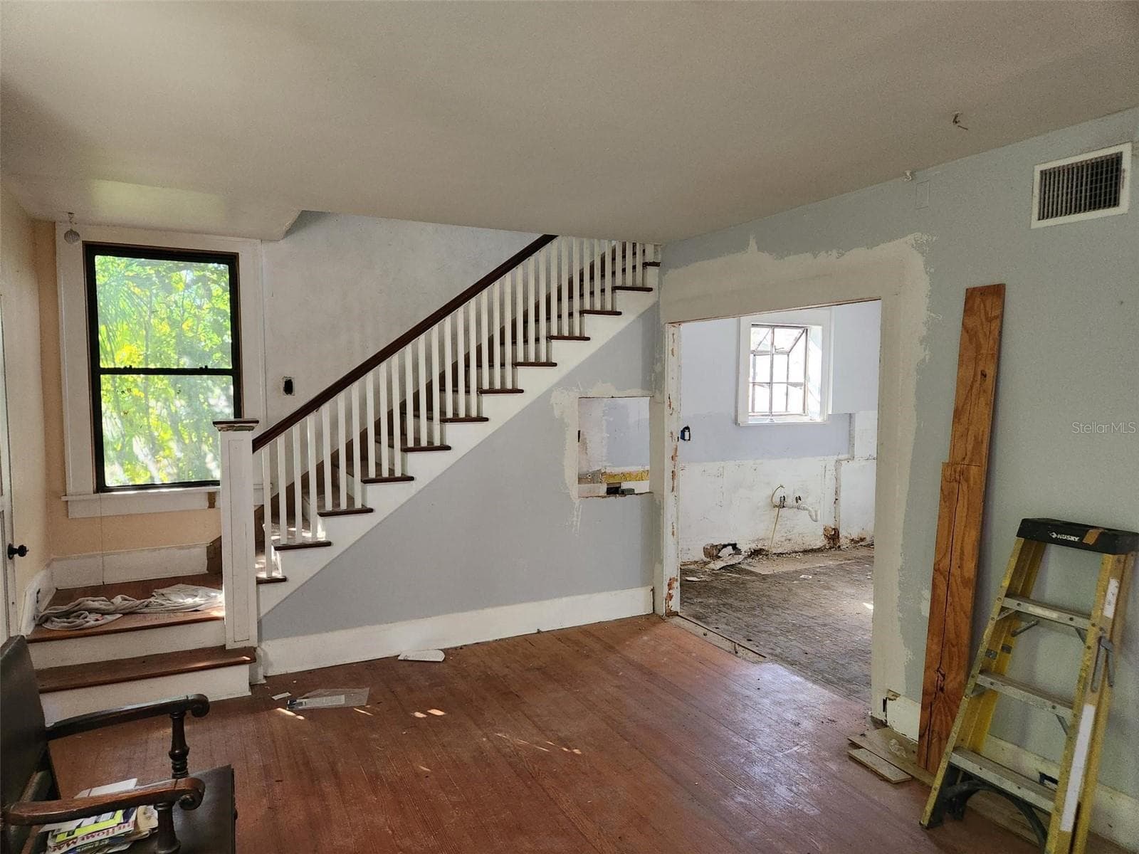 Single Family Residence at 4815 3RD AVE N, ST PETERSBURG, photo 7 of 10