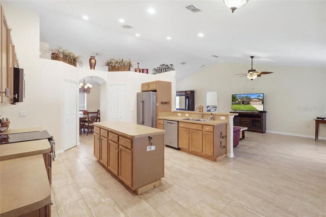 Single Family Residence at 6 Dianthus CT, HOMOSASSA FL 34446, Homosassa, photo 15 of 48