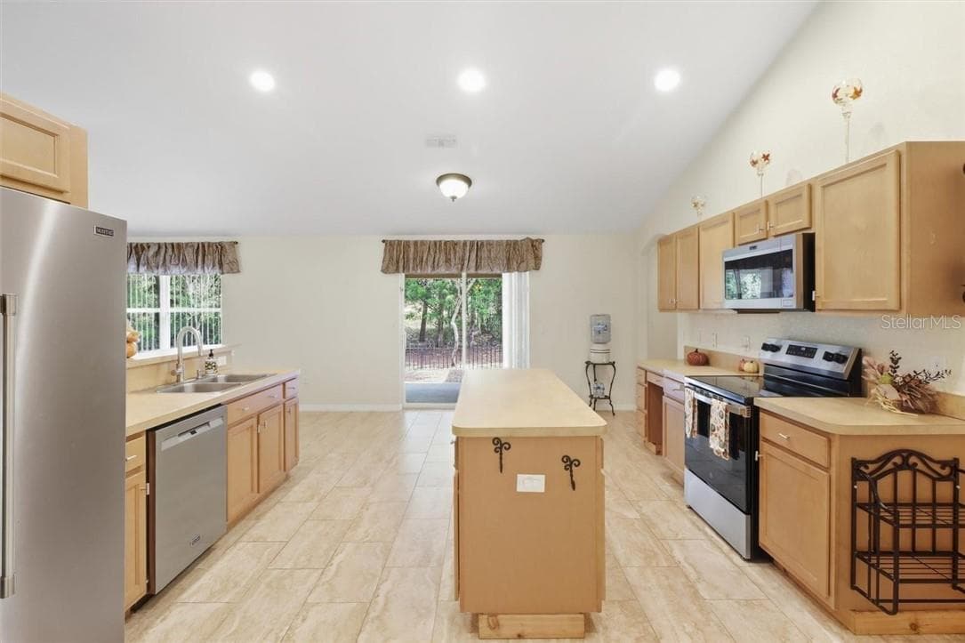 Single Family Residence at 6 Dianthus CT, HOMOSASSA FL 34446, Homosassa, photo 16 of 48