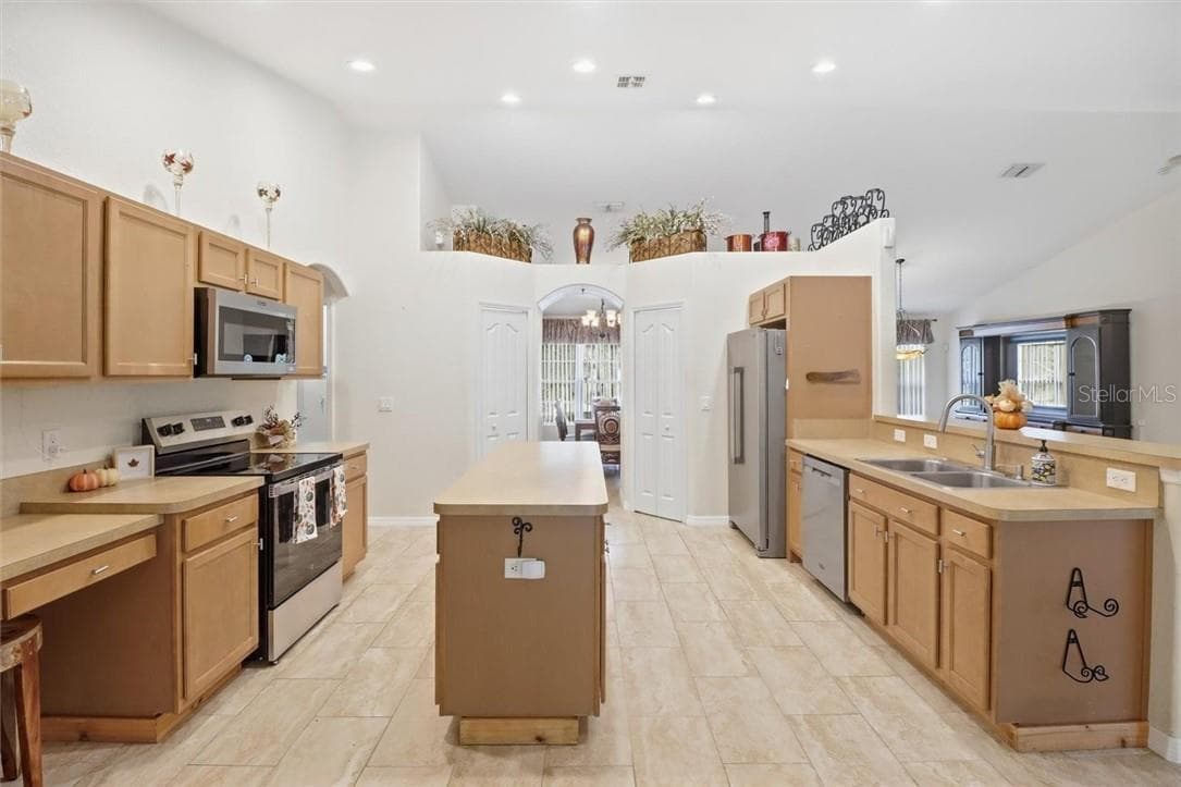 Single Family Residence at 6 Dianthus CT, HOMOSASSA FL 34446, Homosassa, photo 17 of 48