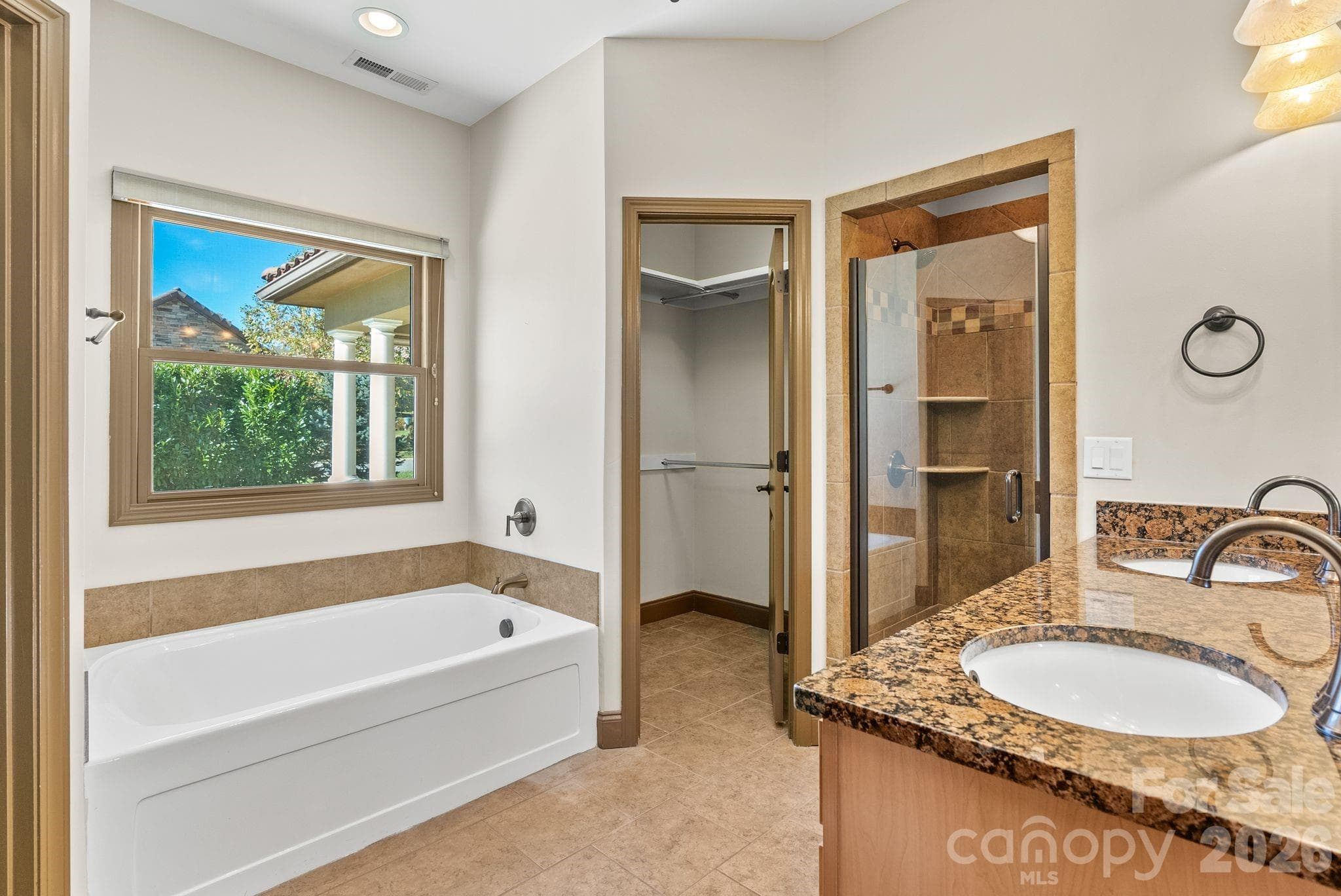 Soaking Tub, Walk-in Shower - 4 Pacifico Drive, Asheville