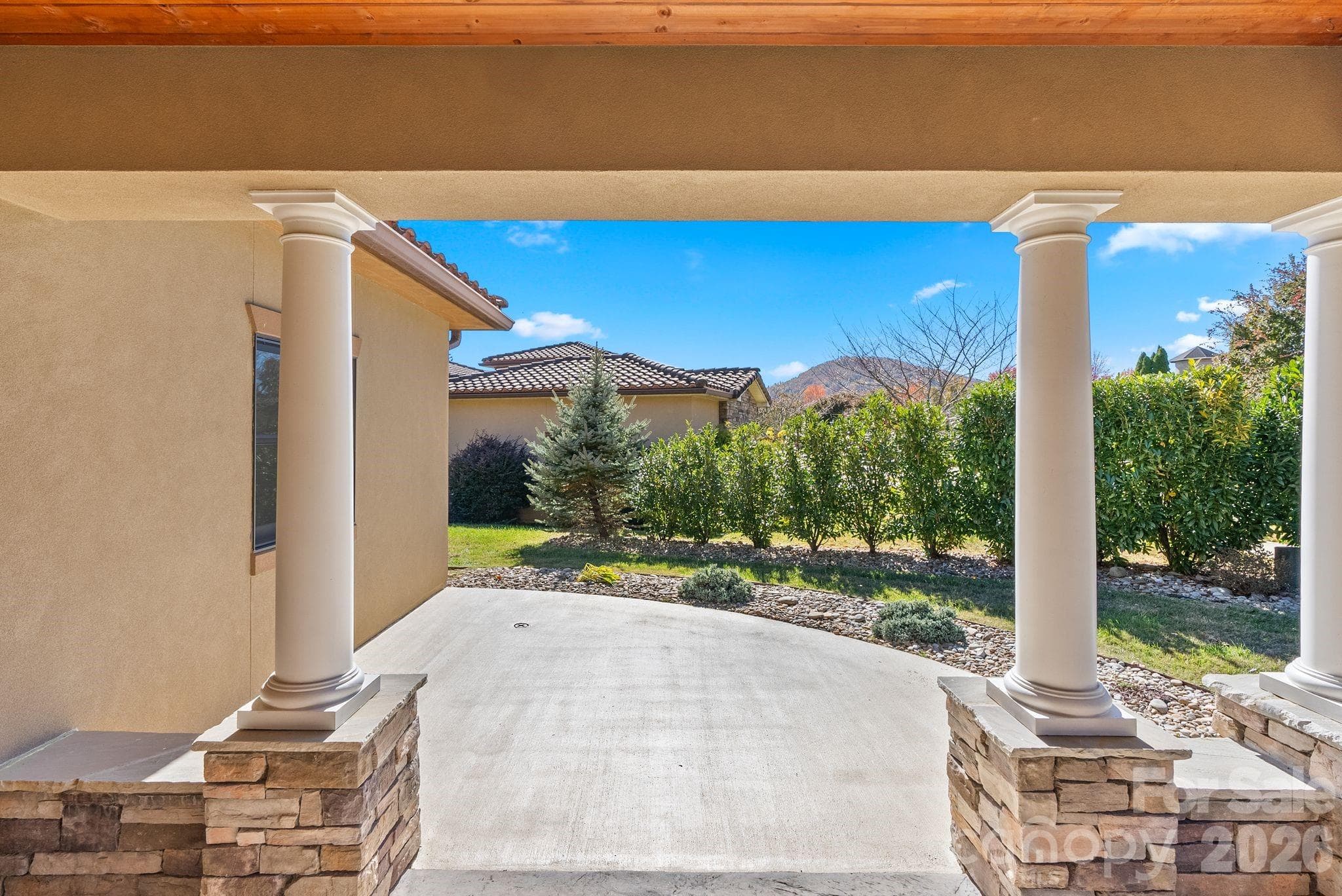 Beautifully Landscaped - 4 Pacifico Drive, Asheville