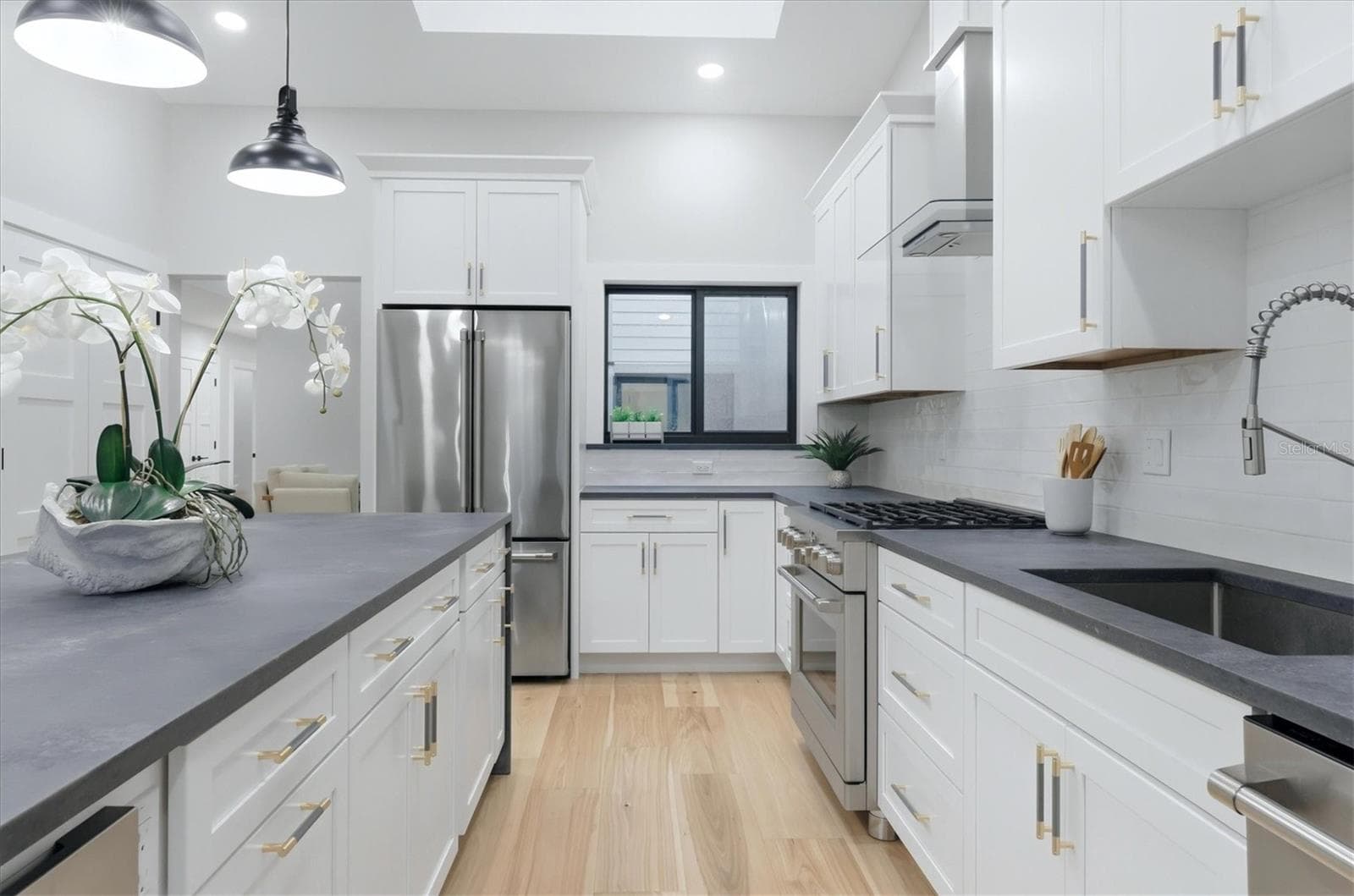 Quartz Counters, GE Cafe appliances - 2141 HARBOURSIDE DR #1203, LONGBOAT KEY