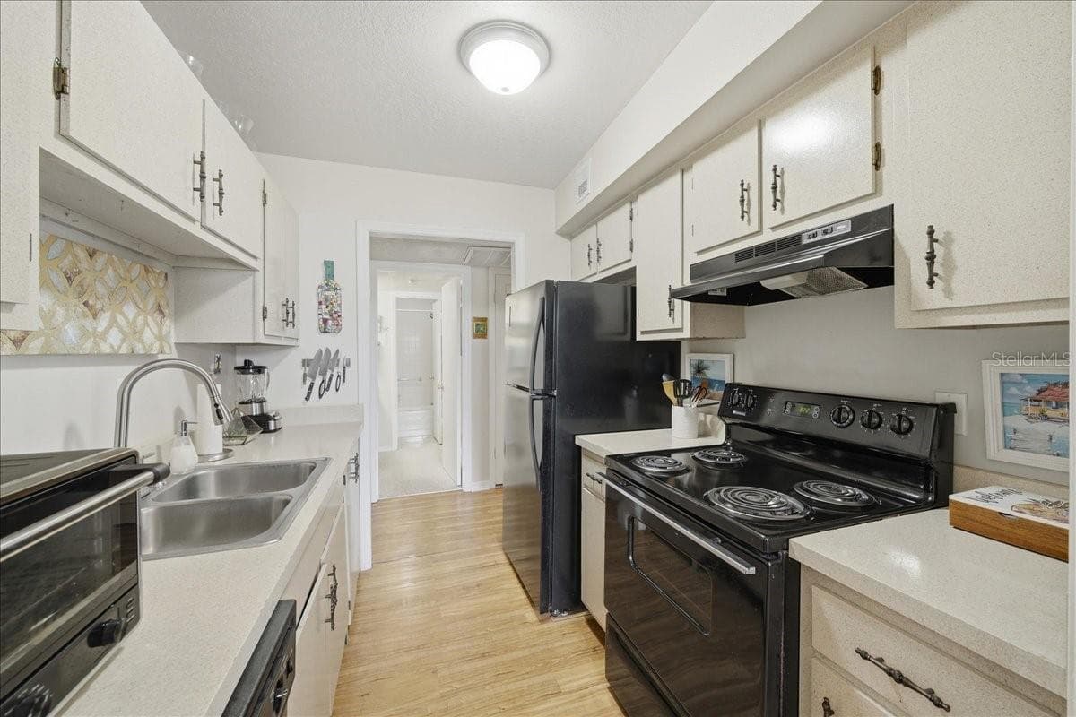 Condominium at 111 SEAHORSE DR SE #B, ST PETERSBURG, photo 16 of 63