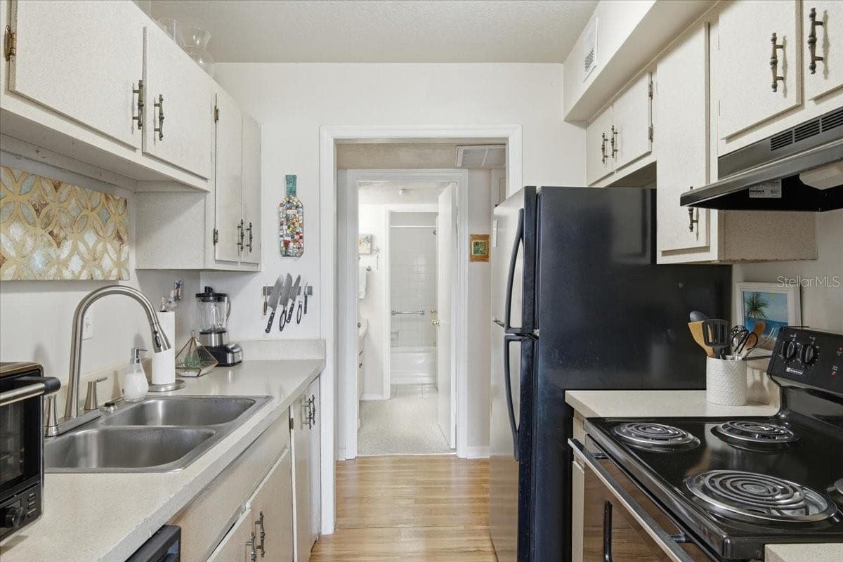 Condominium at 111 SEAHORSE DR SE #B, ST PETERSBURG, photo 17 of 63