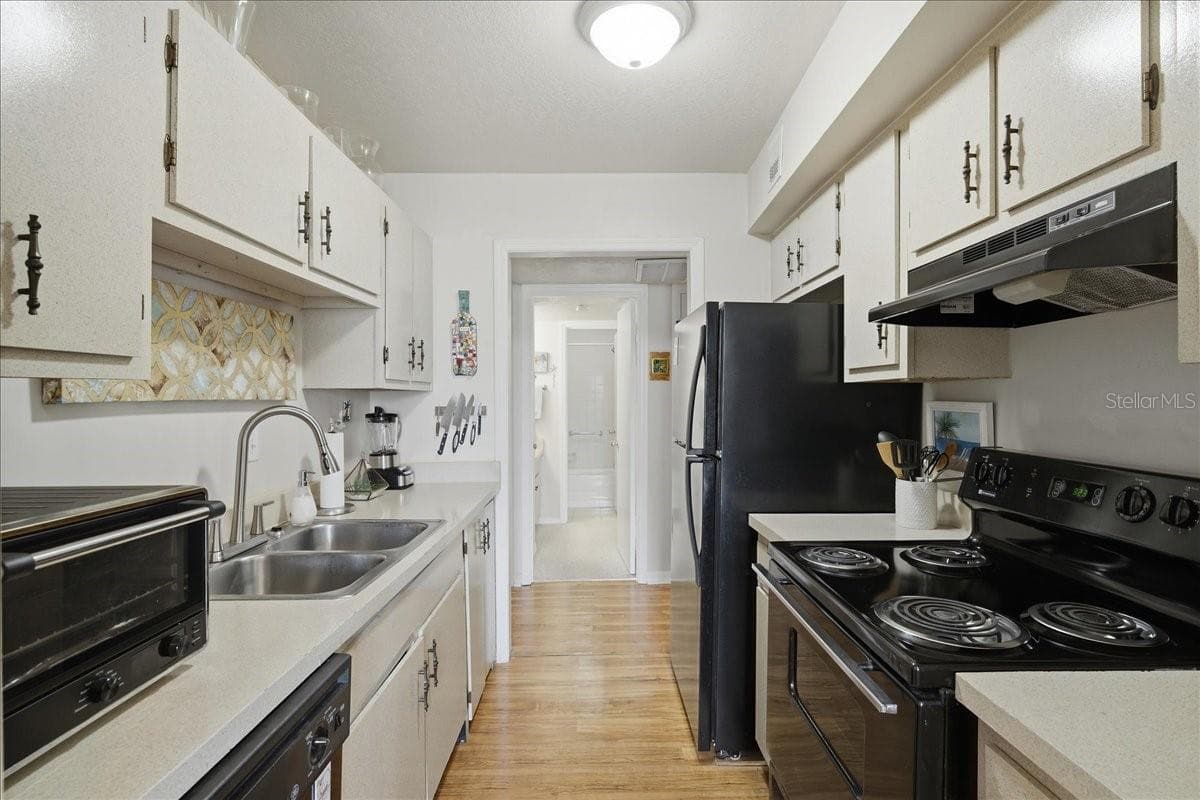 Condominium at 111 SEAHORSE DR SE #B, ST PETERSBURG, photo 19 of 63