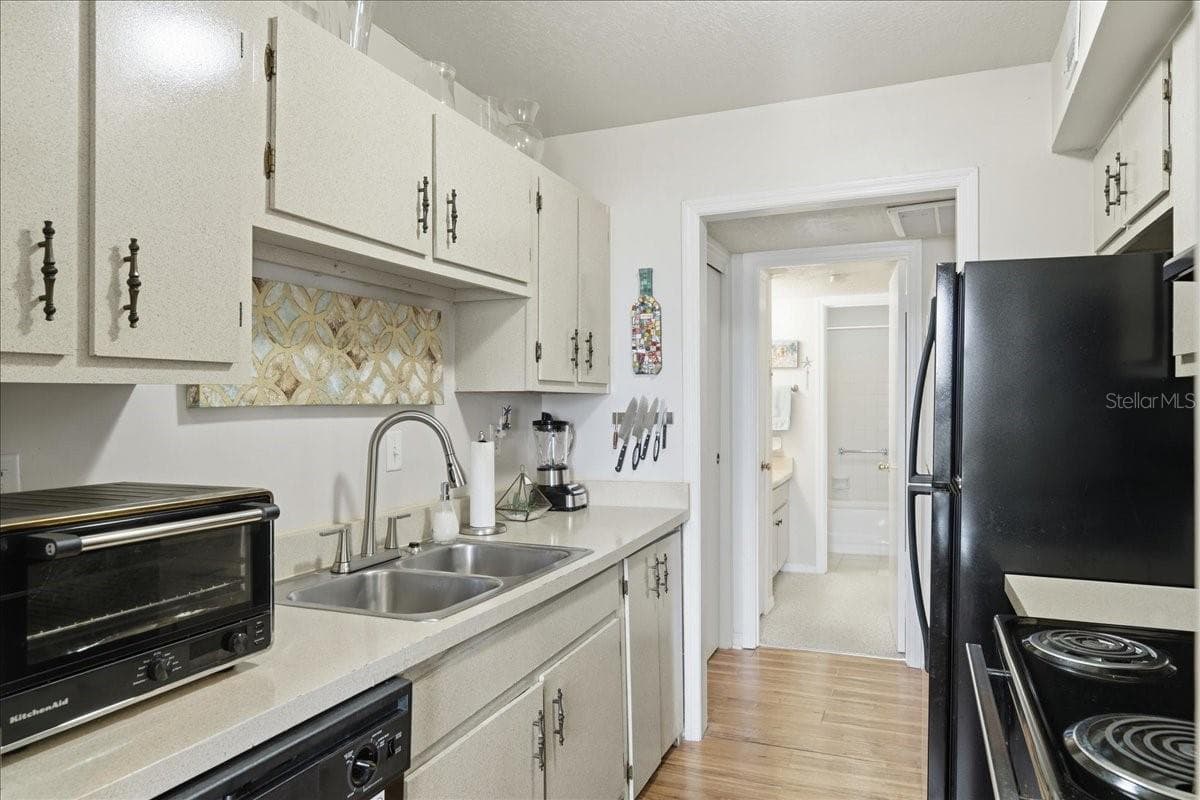 Condominium at 111 SEAHORSE DR SE #B, ST PETERSBURG, photo 20 of 63