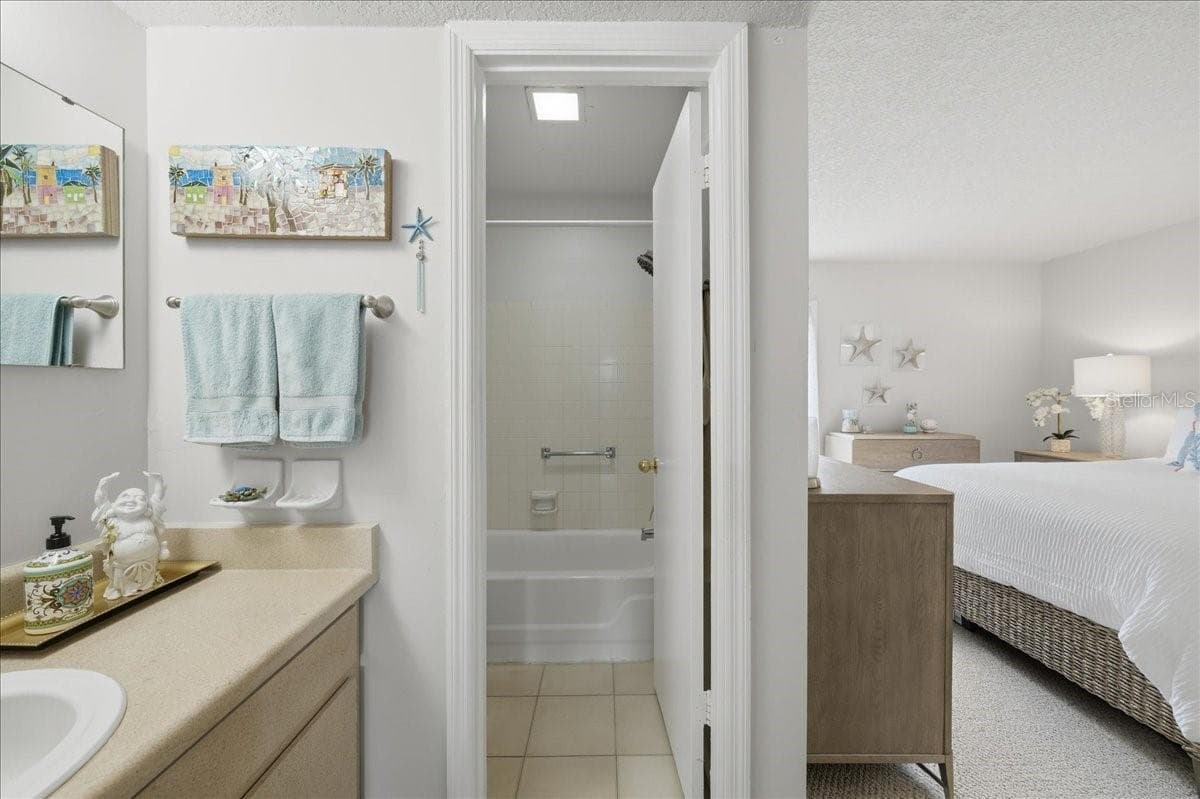 Condominium at 111 SEAHORSE DR SE #B, ST PETERSBURG, photo 27 of 63