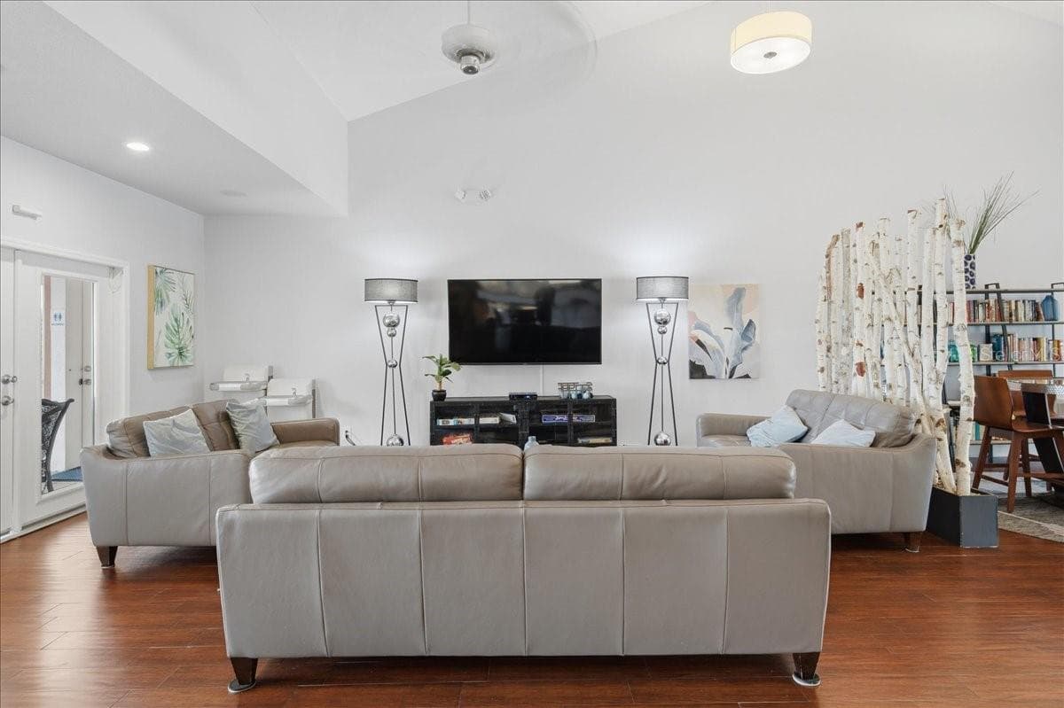 Condominium at 111 SEAHORSE DR SE #B, ST PETERSBURG, photo 41 of 63