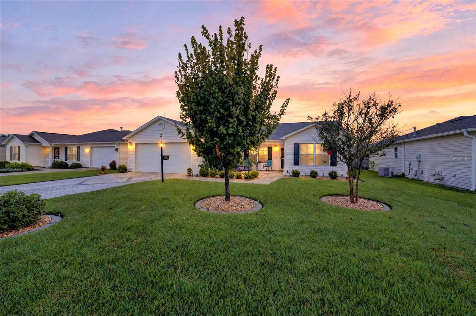 Single Family Residence at 954 BARRYMOORE LOOP, THE VILLAGES, photo 2 of 27