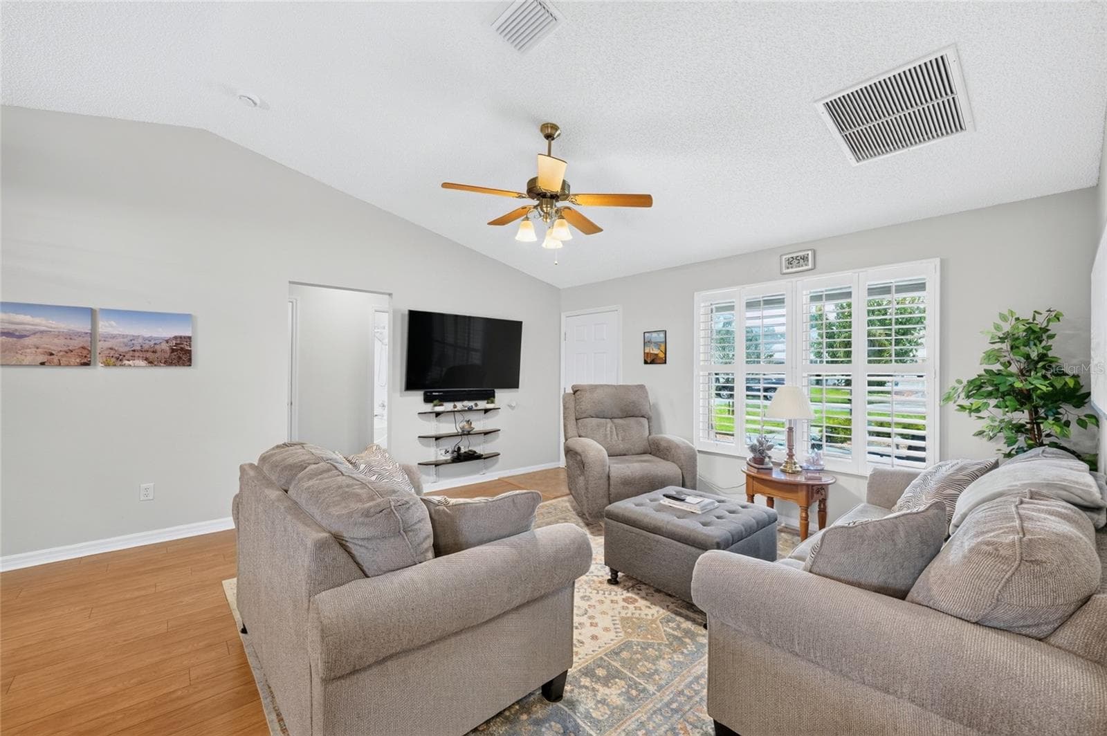 Single Family Residence at 954 BARRYMOORE LOOP, THE VILLAGES, photo 5 of 27
