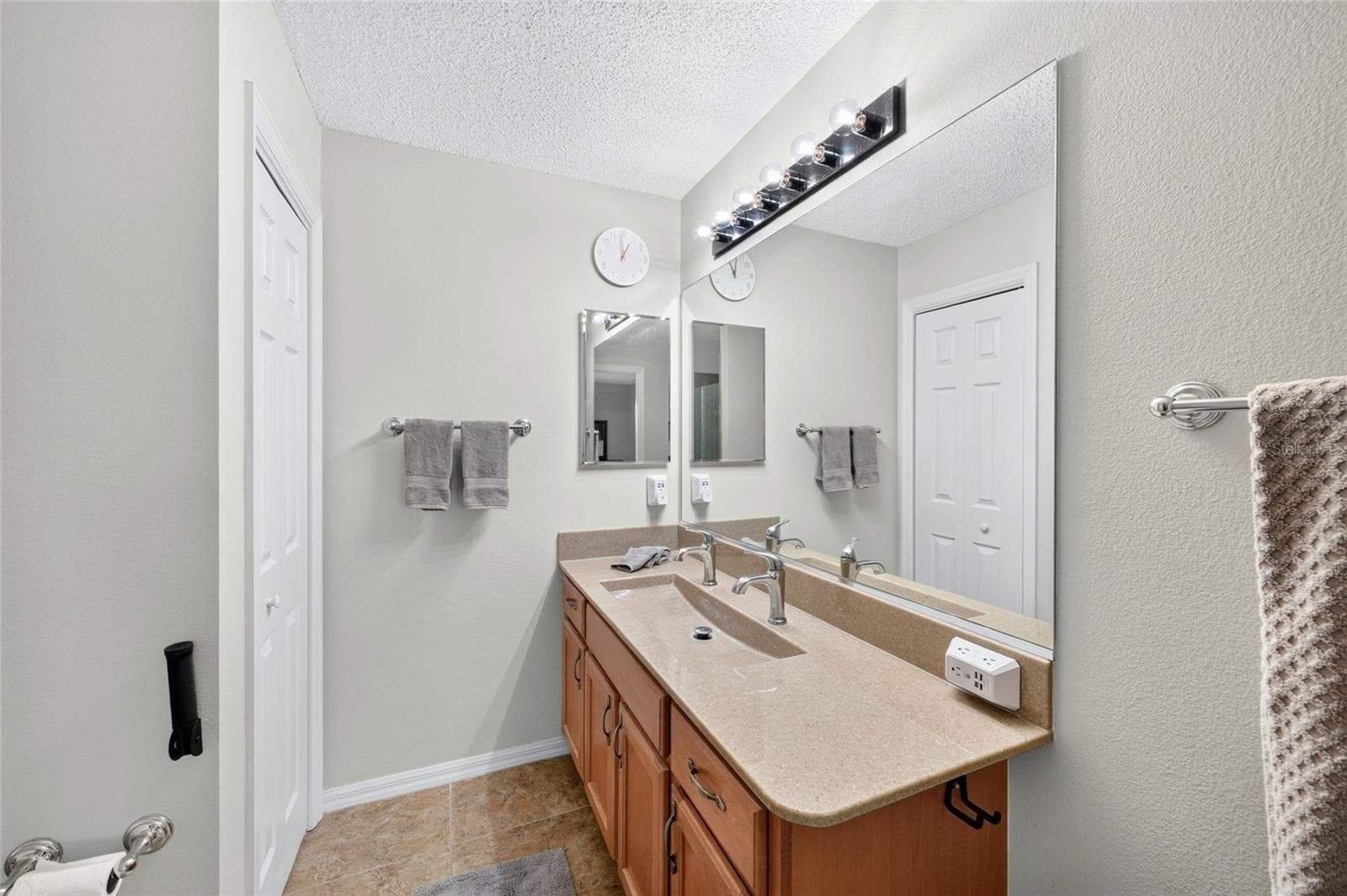Single Family Residence at 954 BARRYMOORE LOOP, THE VILLAGES, photo 16 of 27