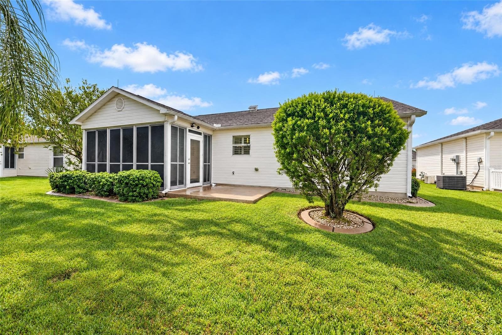 Single Family Residence at 954 BARRYMOORE LOOP, THE VILLAGES, photo 25 of 27