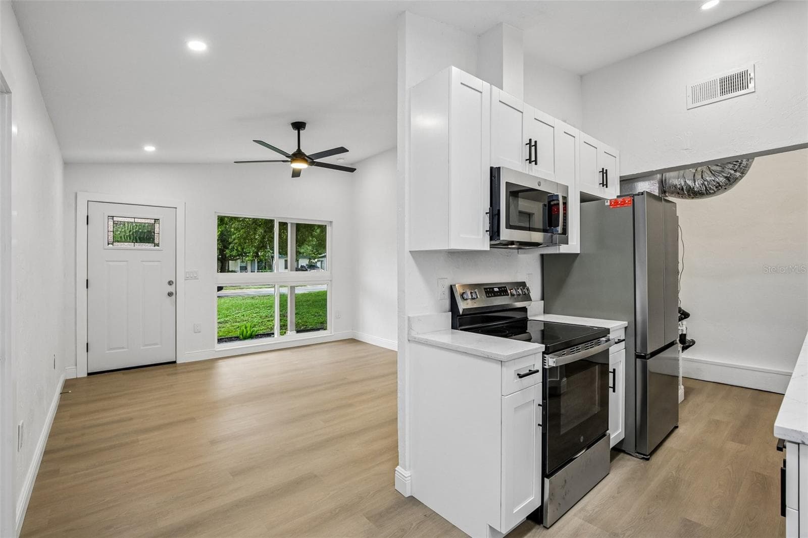 Single Family Residence at 334 E CORNELIUS CIR, SARASOTA, photo 12 of 26