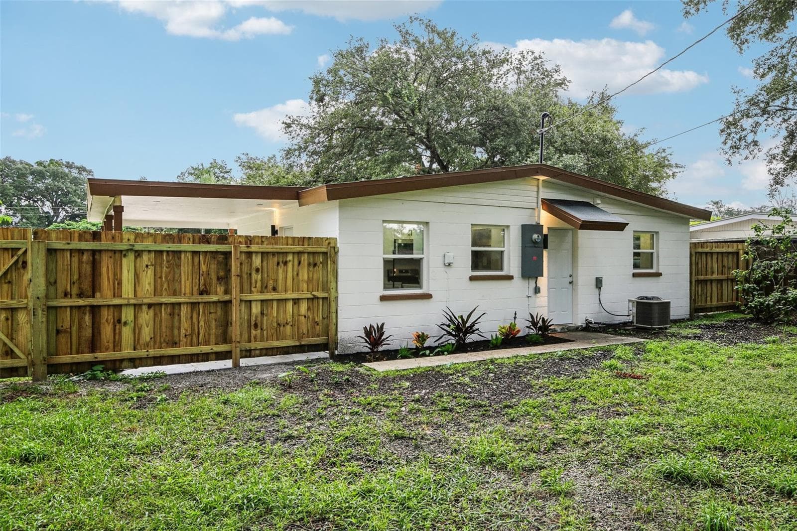 Single Family Residence at 334 E CORNELIUS CIR, SARASOTA, photo 23 of 26