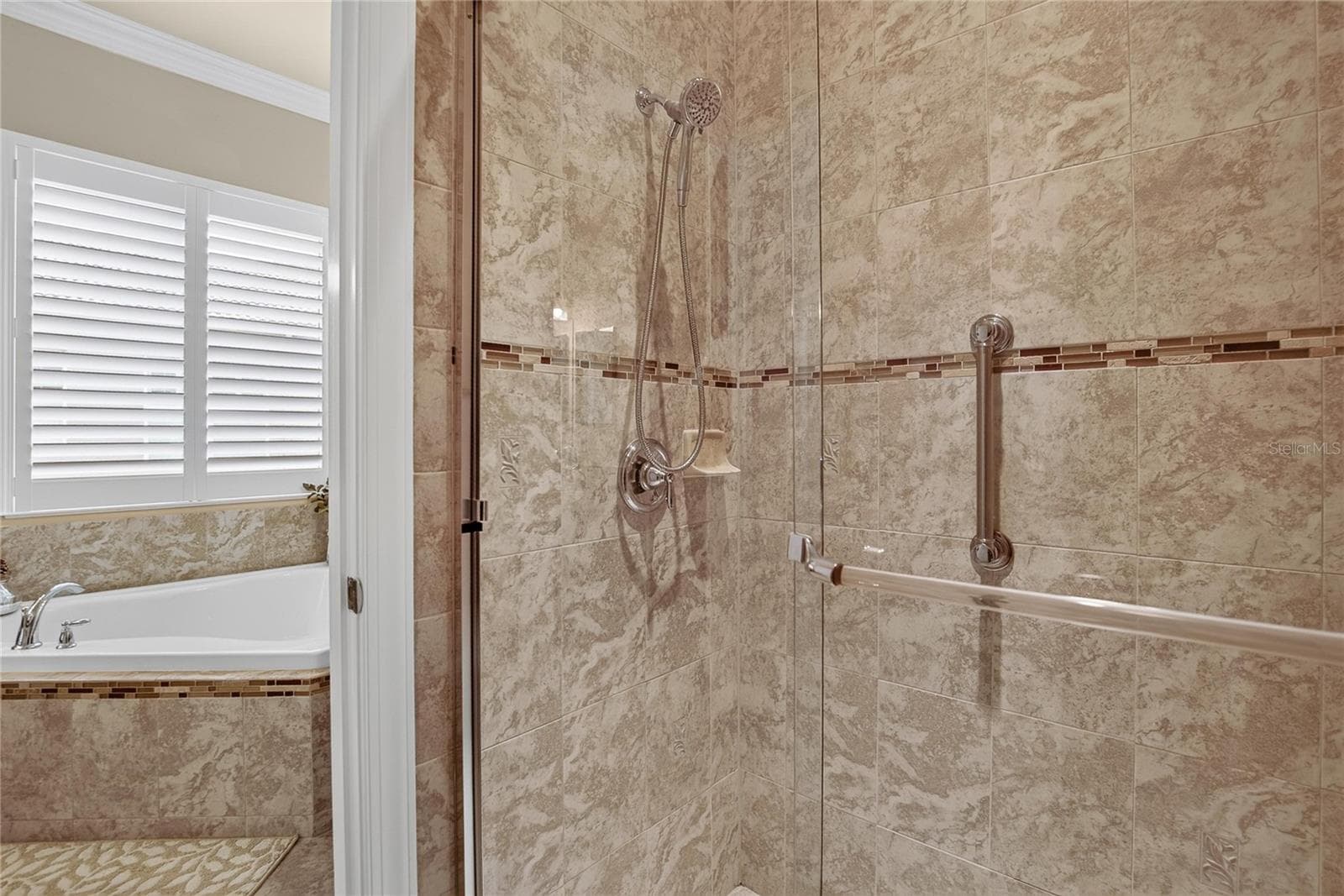 Primary Shower - 15906 COBBLE MILL DR, WIMAUMA