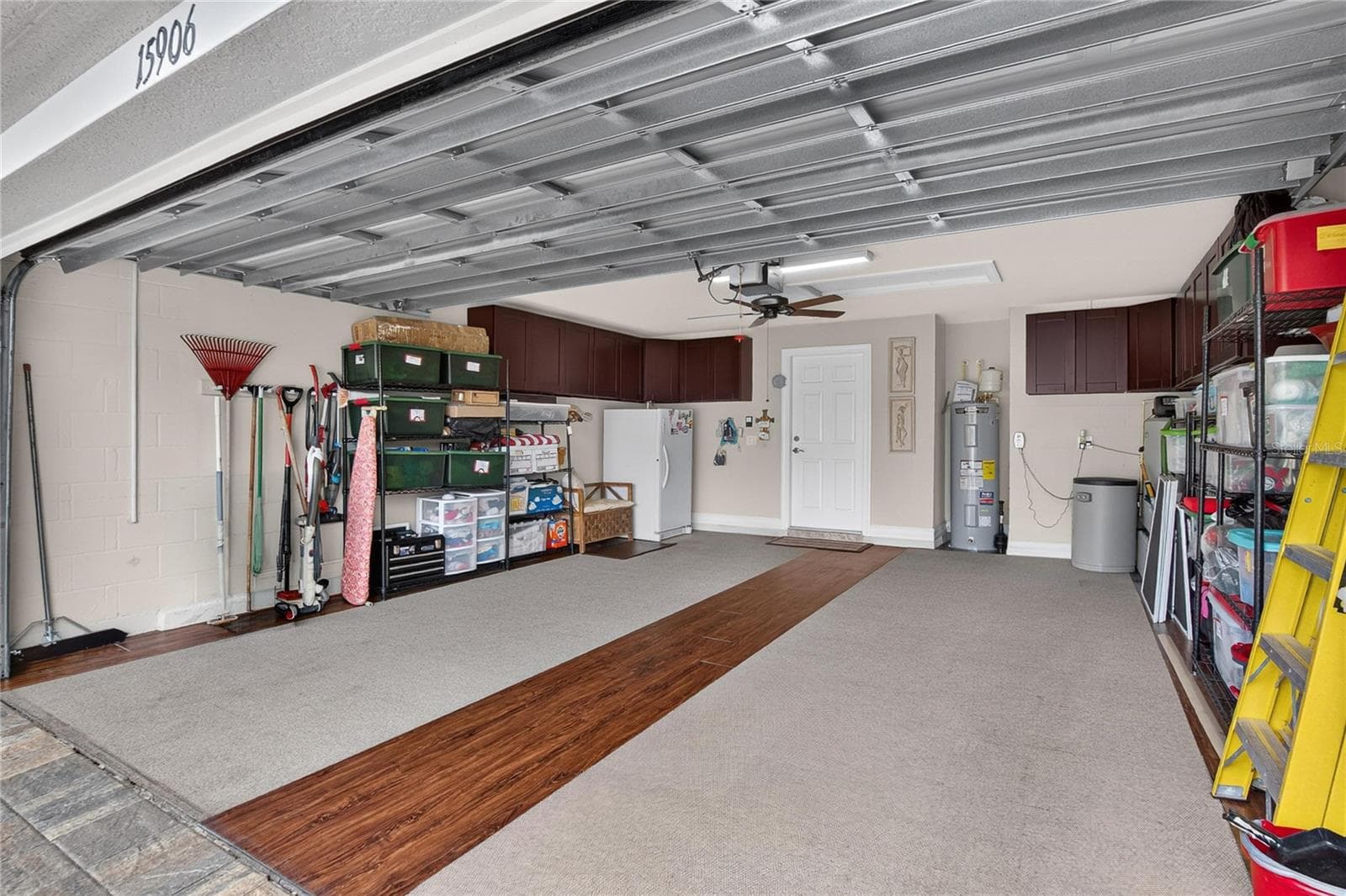 Attached Two-Car Garage w/Finished Floor - 15906 COBBLE MILL DR, WIMAUMA