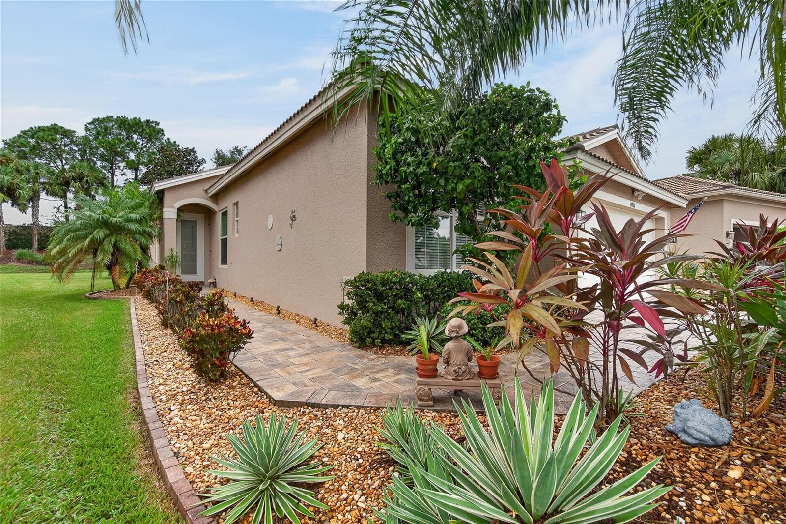 Extensive Landscaping - 15906 COBBLE MILL DR, WIMAUMA