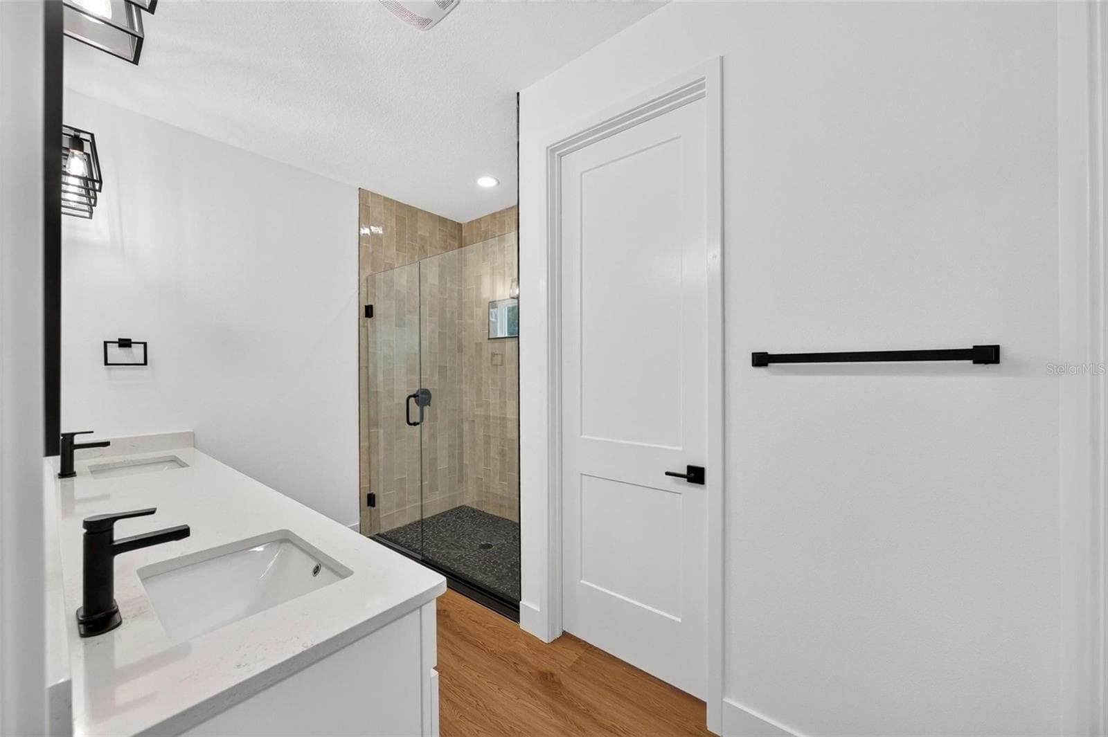 Primary Bathroom - 381 CARRIAGE LN, LADY LAKE