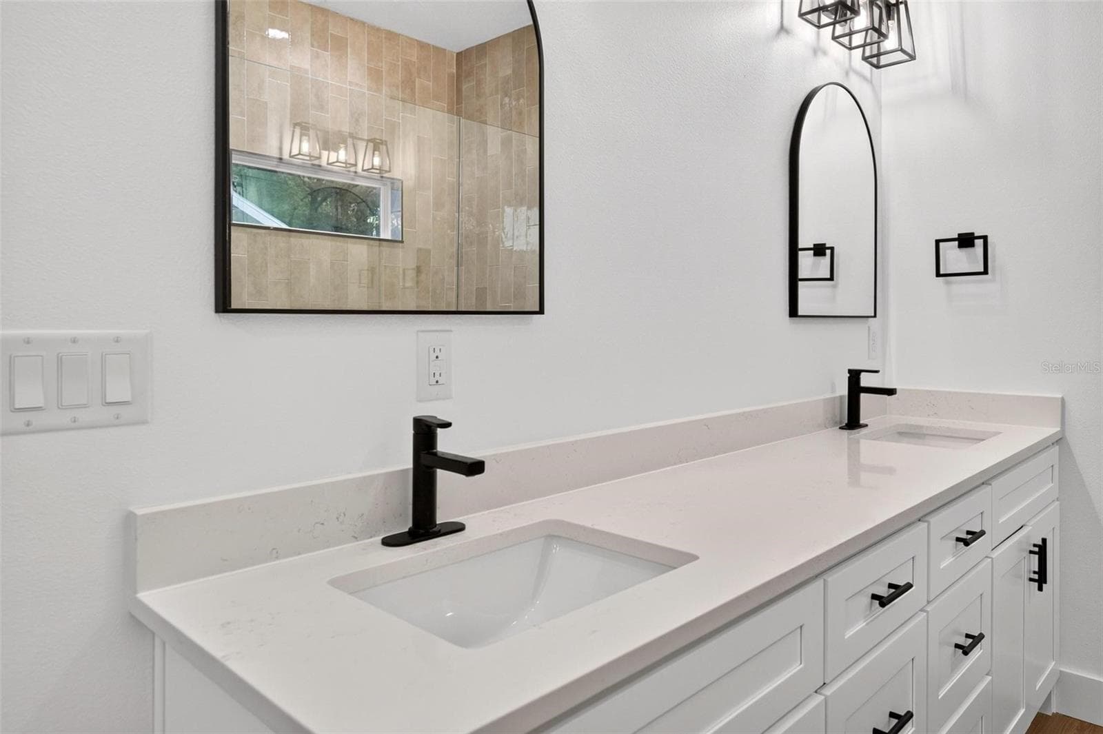 Primary Bathroom - 381 CARRIAGE LN, LADY LAKE