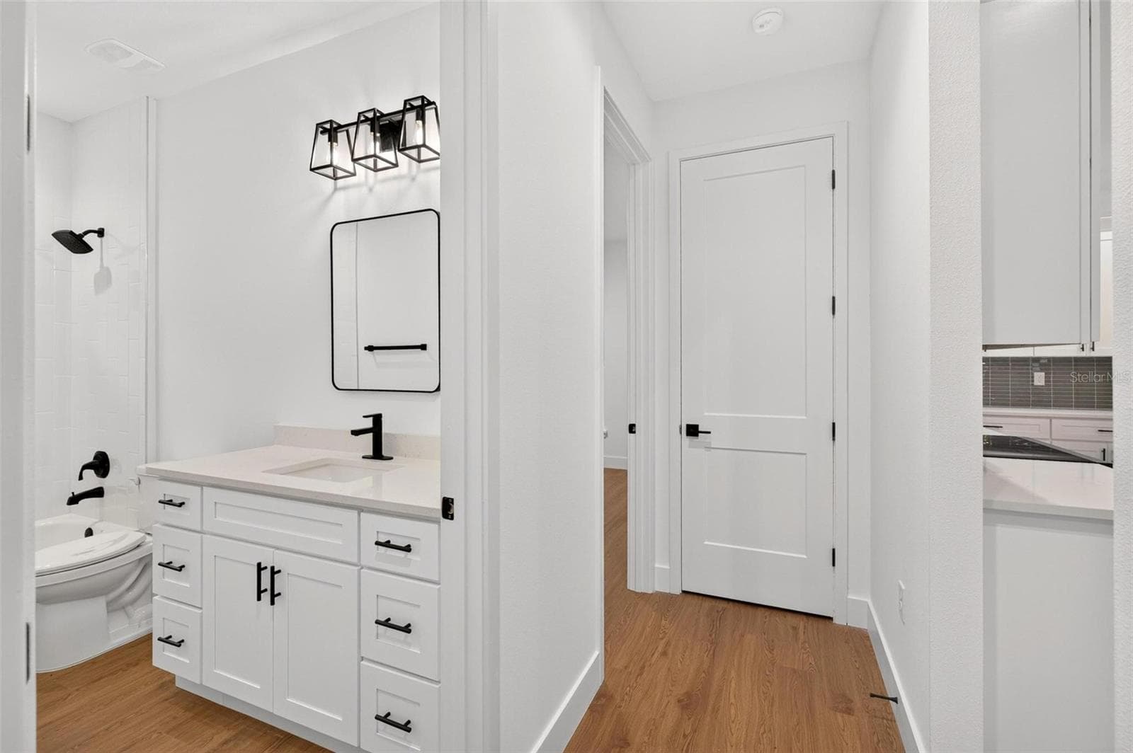 Bath # 2 - 381 CARRIAGE LN, LADY LAKE