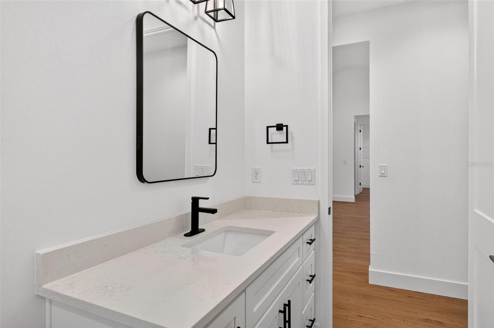 Bath # 2 - 381 CARRIAGE LN, LADY LAKE